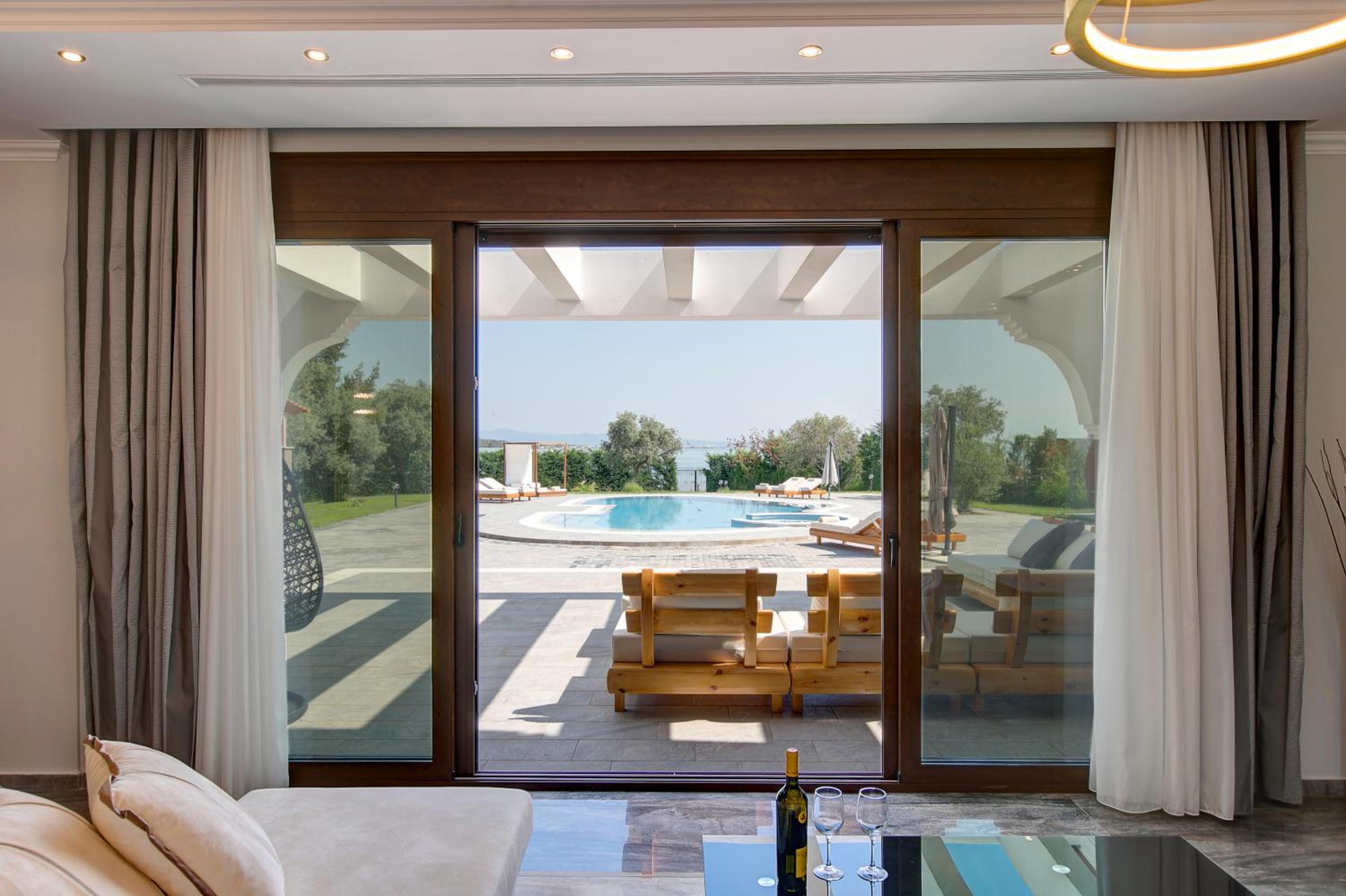 Epavli Alexandros Luxury Villa