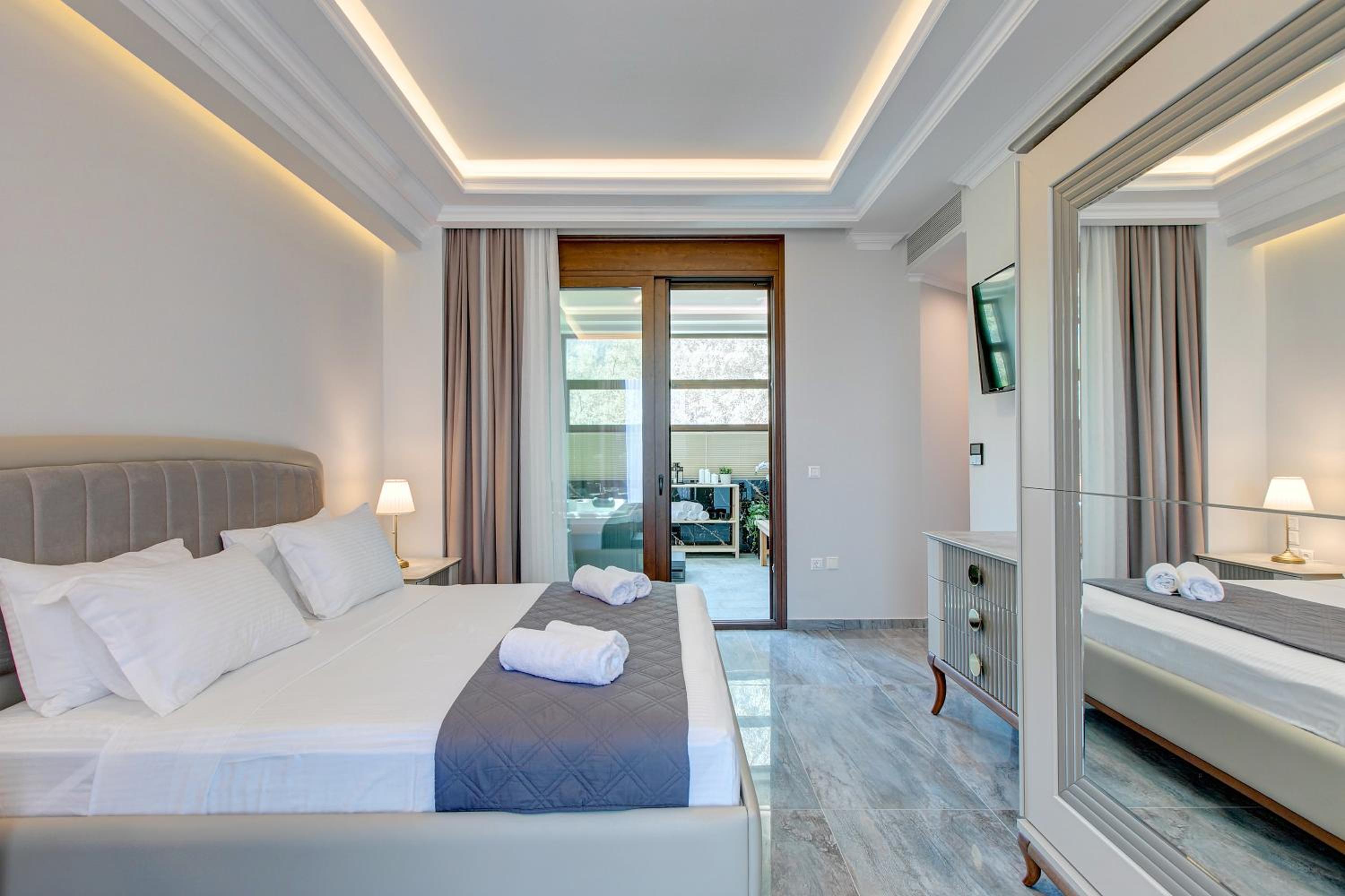 Epavli Alexandros Luxury Villa