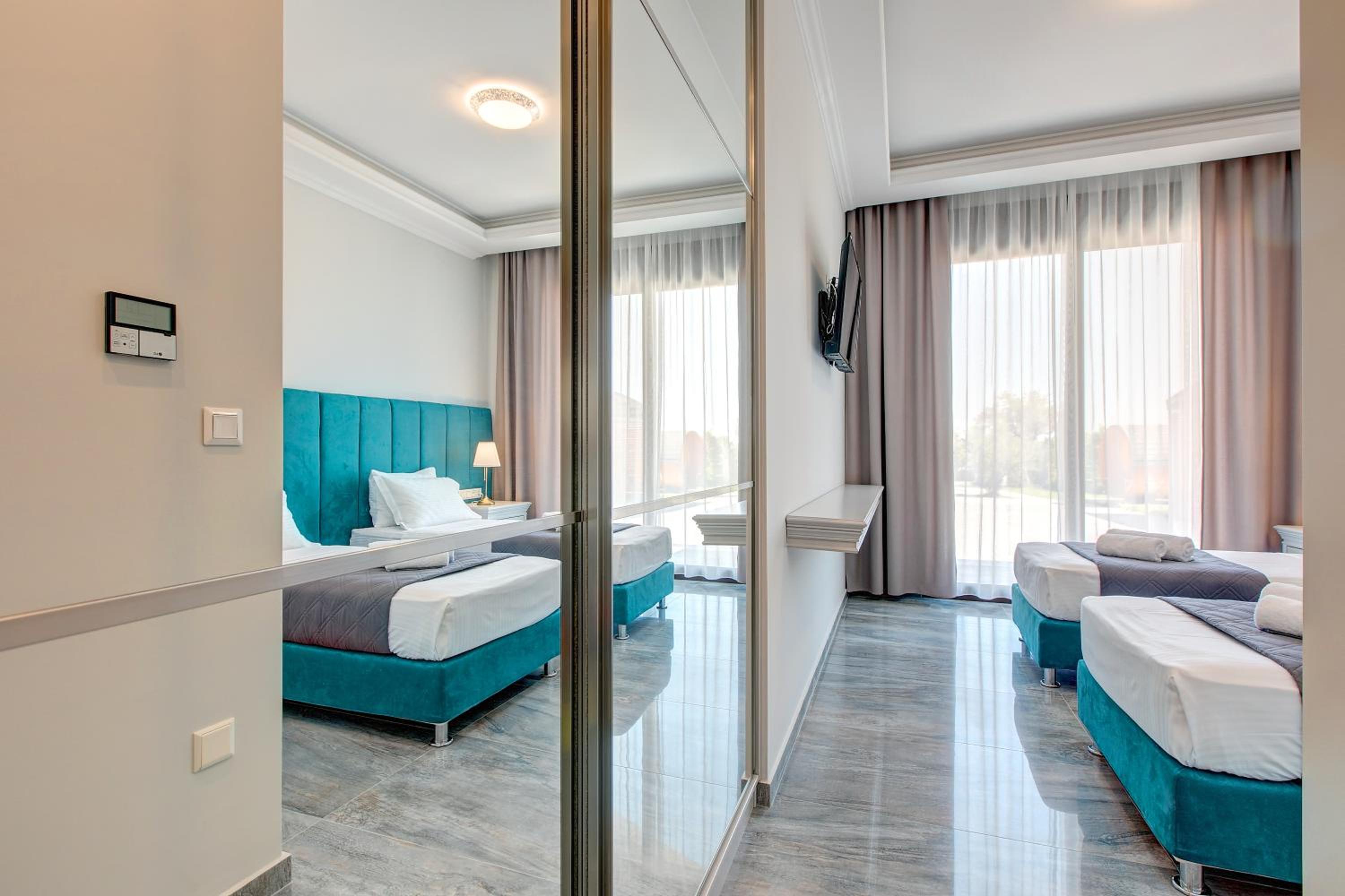 Epavli Alexandros Luxury Villa