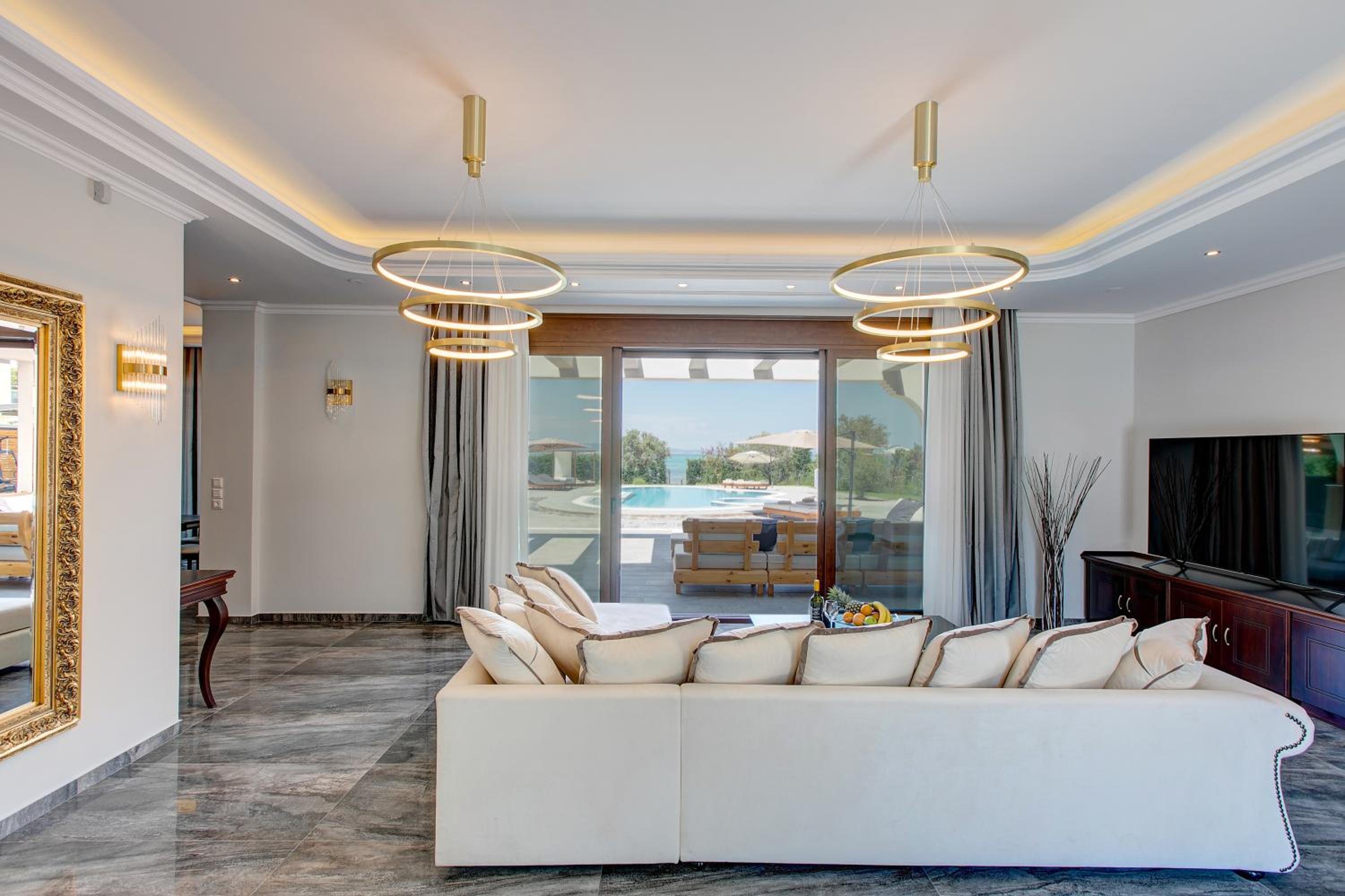 Epavli Alexandros Luxury Villa