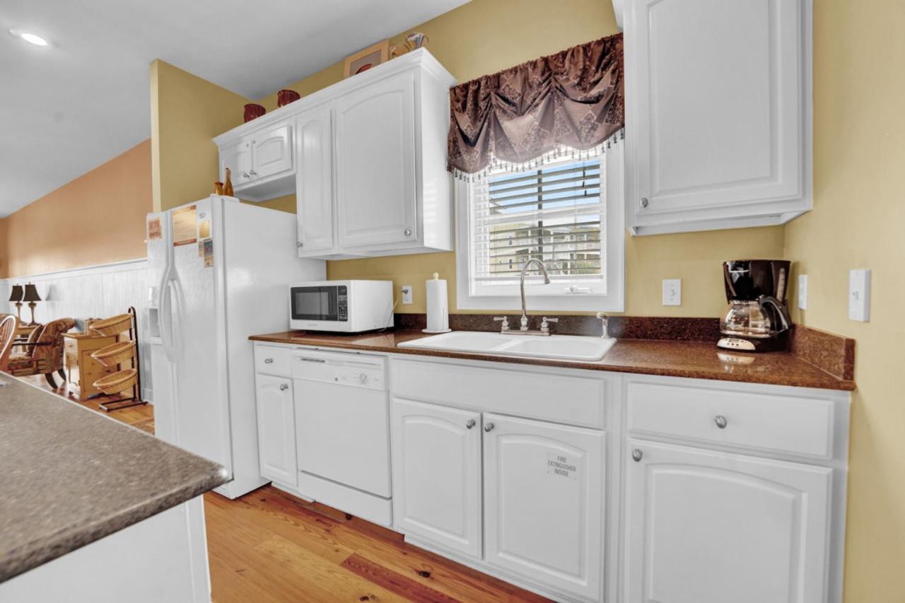 Stylish Top-Floor Gulf View Condo | Private Balcony & Beach Access