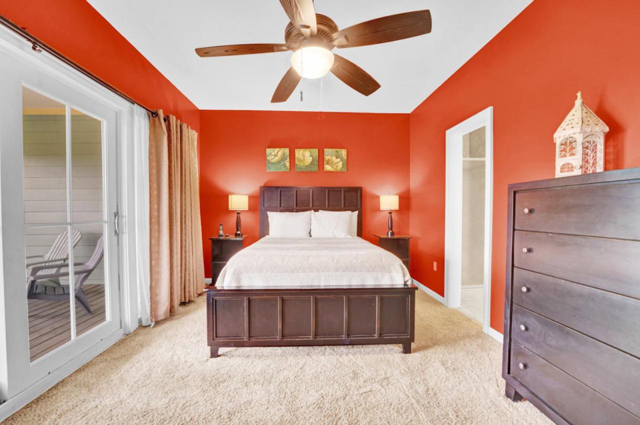 Stylish Top-Floor Gulf View Condo | Private Balcony & Beach Access