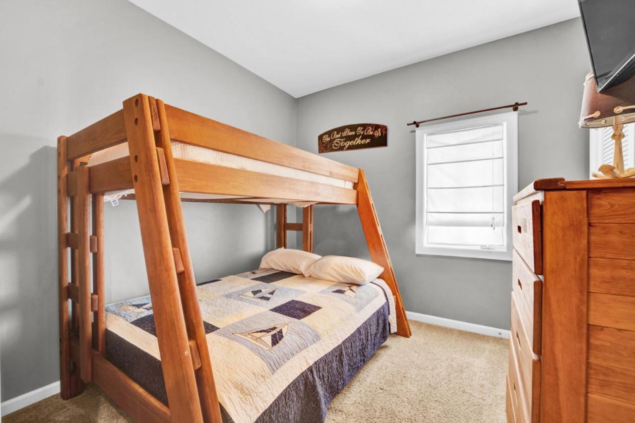 Stylish Top-Floor Gulf View Condo | Private Balcony & Beach Access