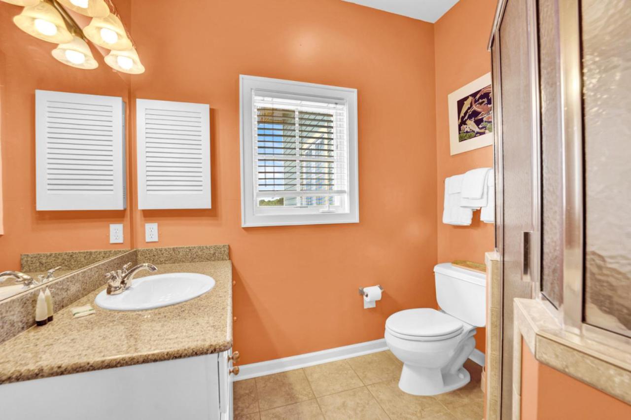 Stylish Top-Floor Gulf View Condo | Private Balcony & Beach Access