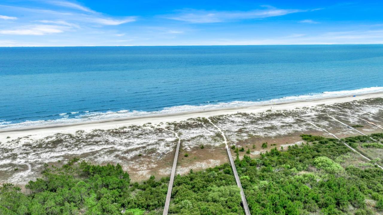 Stylish Top-Floor Gulf View Condo | Private Balcony & Beach Access