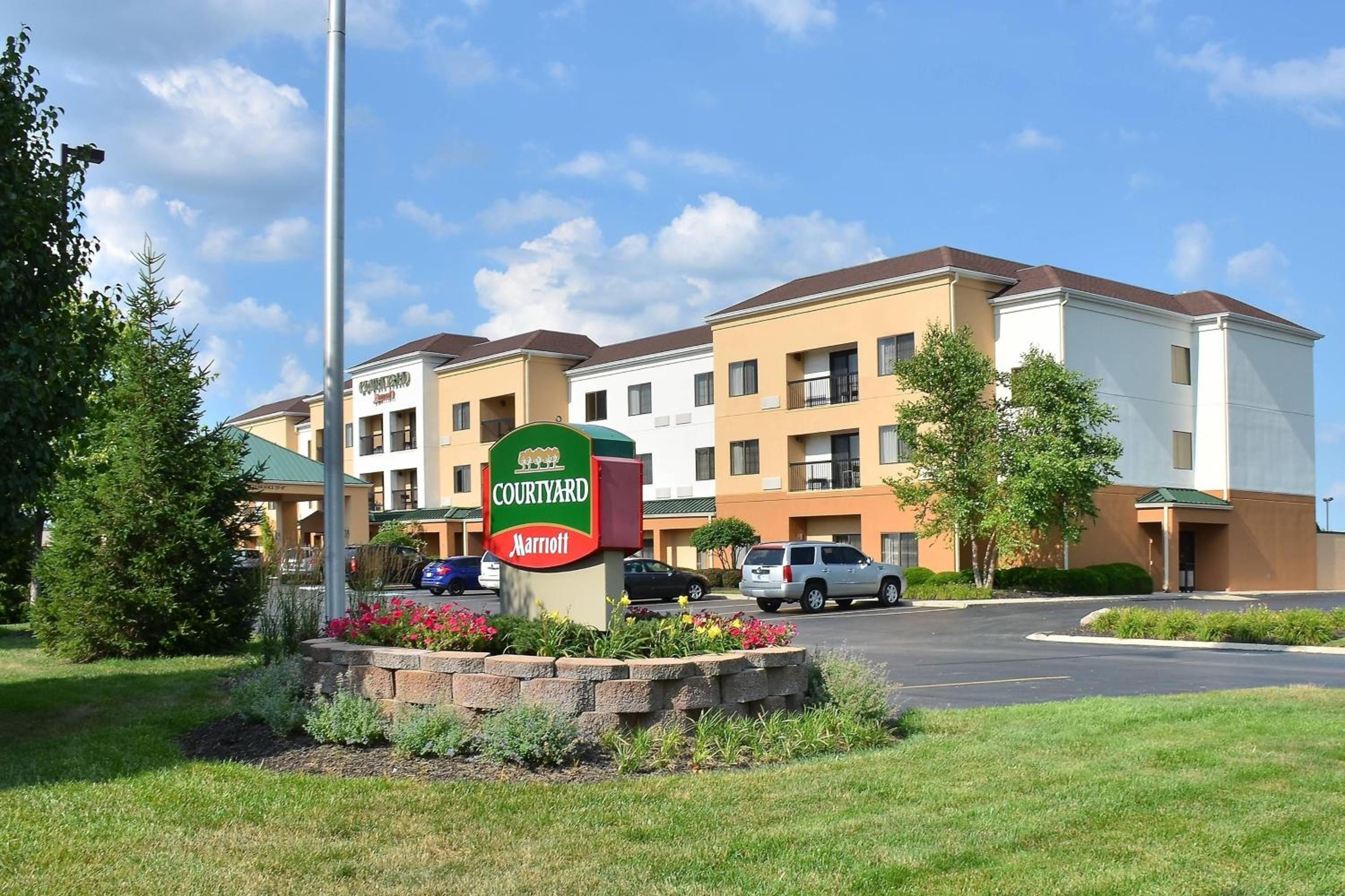 Hotel Courtyard by Marriott Indianapolis South - Image 1