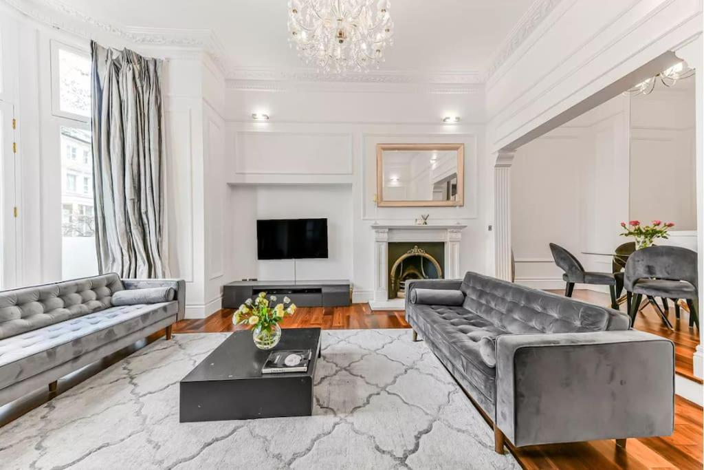Leyla's Stunning London Home view 2