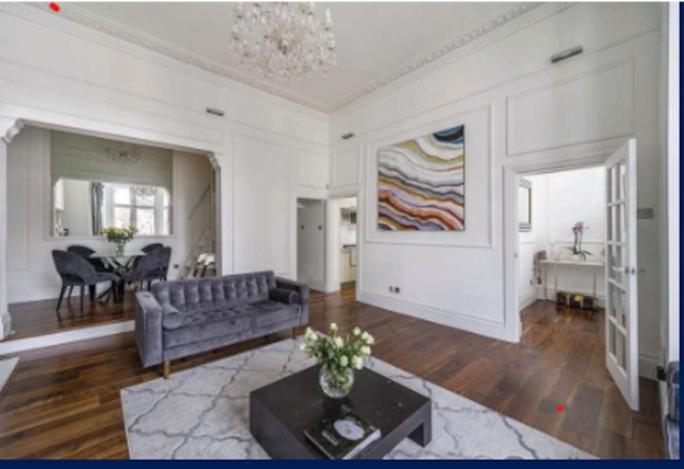 Leyla's Stunning London Home view 4