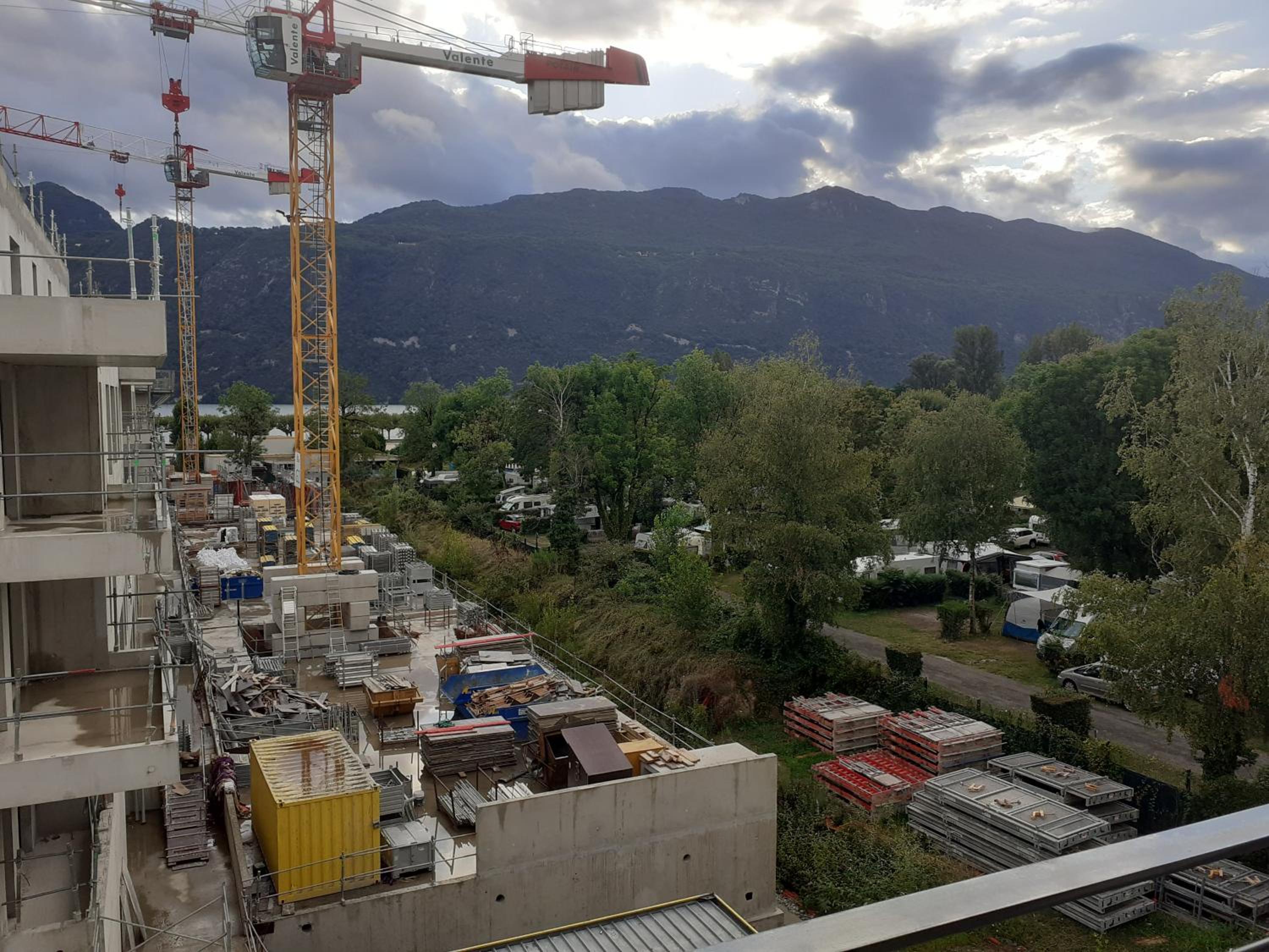 Les Picaillons - A 200m du lac view 3