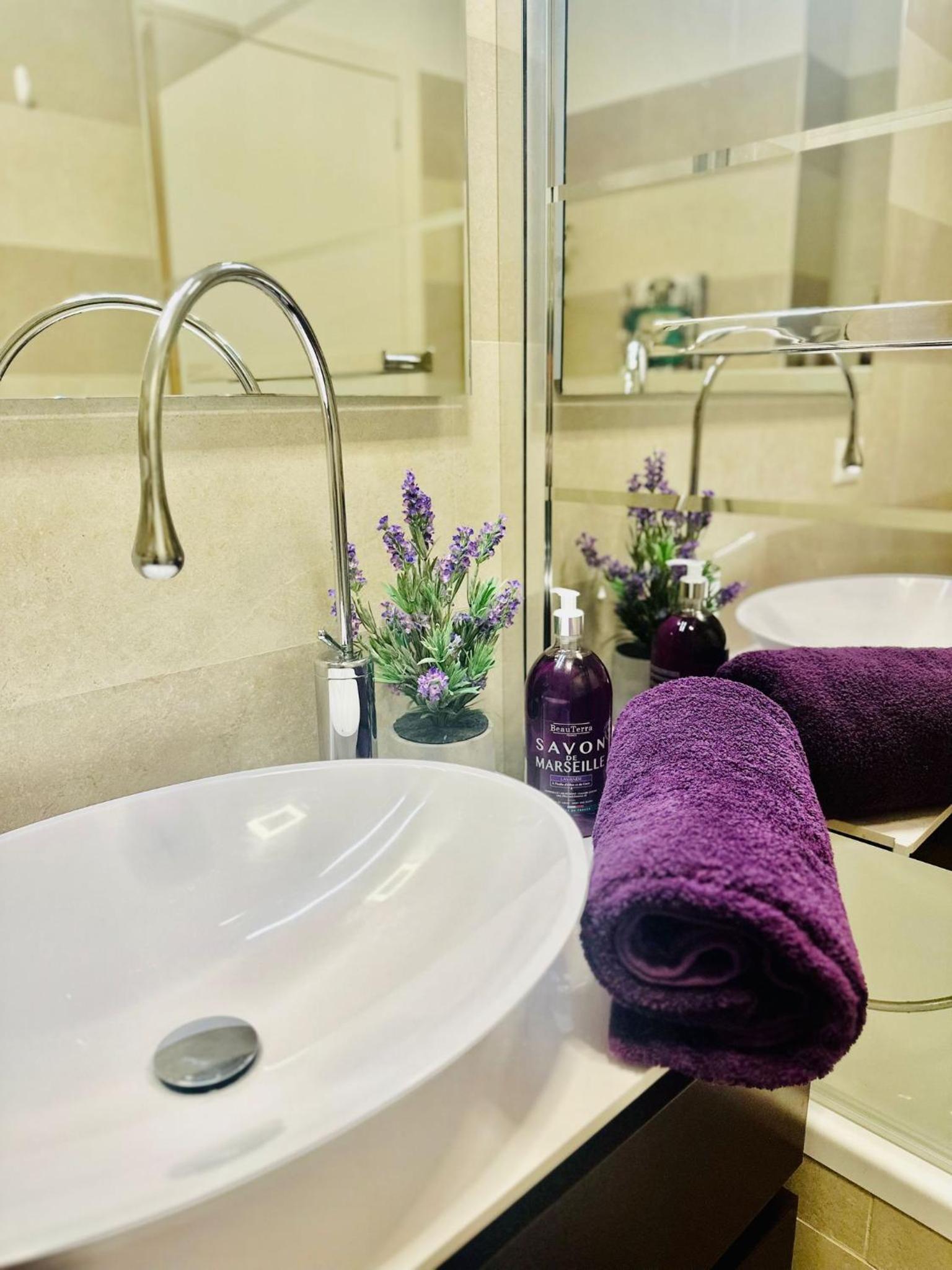 Luxury&Privacy - Pool, Parking, AC - Palais in 5'