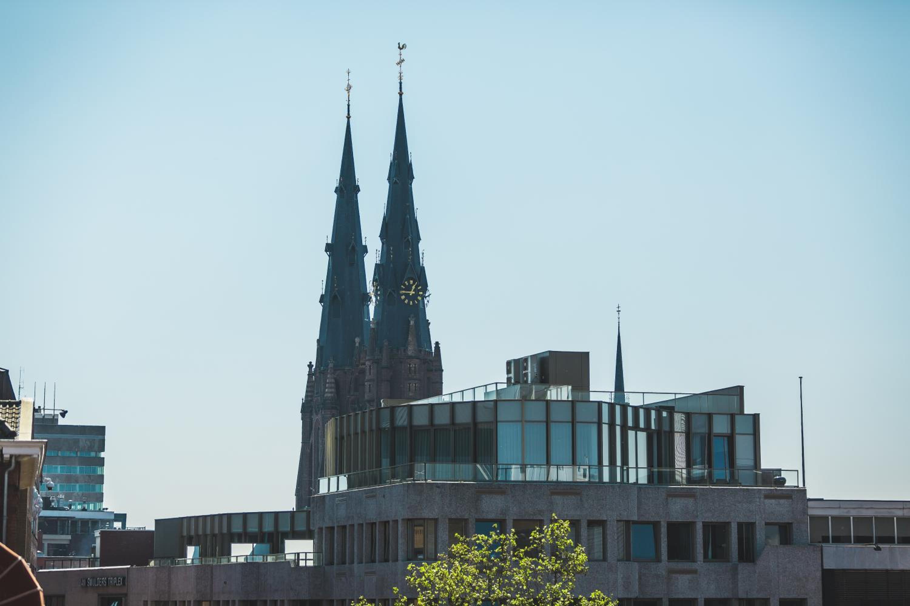 Hotel Queen Hotel - Image 1