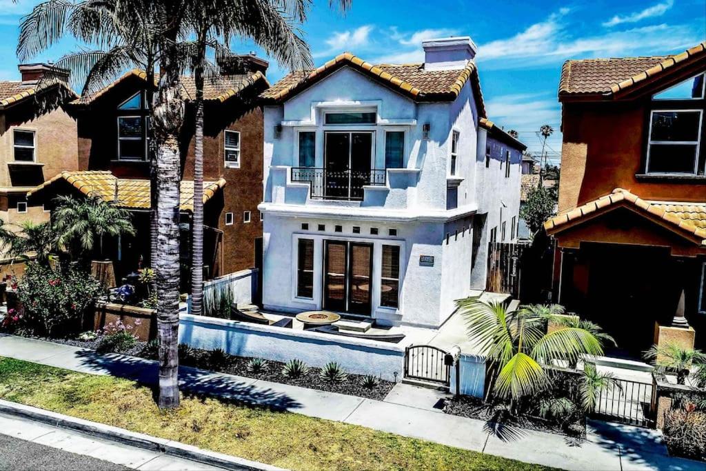 The White Beach House of Huntington in Huntington Beach, US