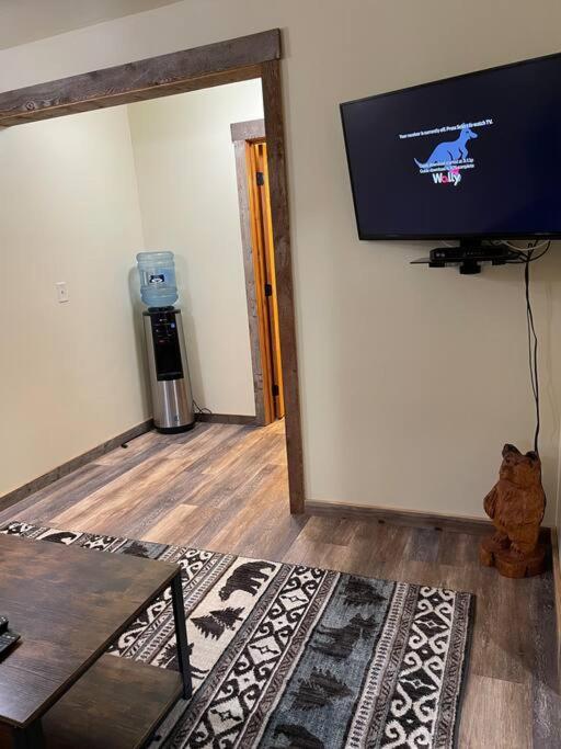 ParkWay Yellowstone Guest House Apartment #3 view 3