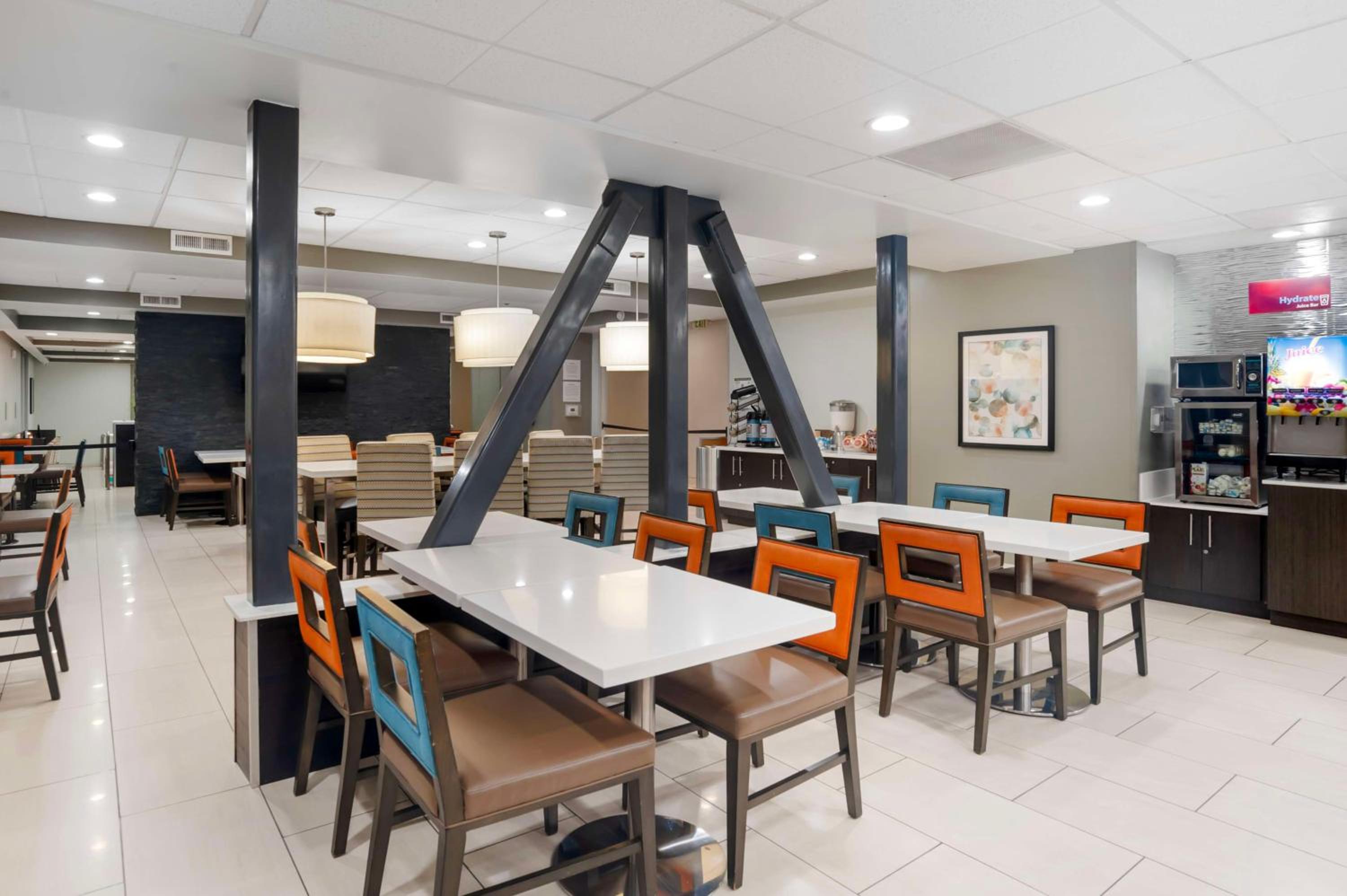 Best Western Plus Commerce Hotel 3