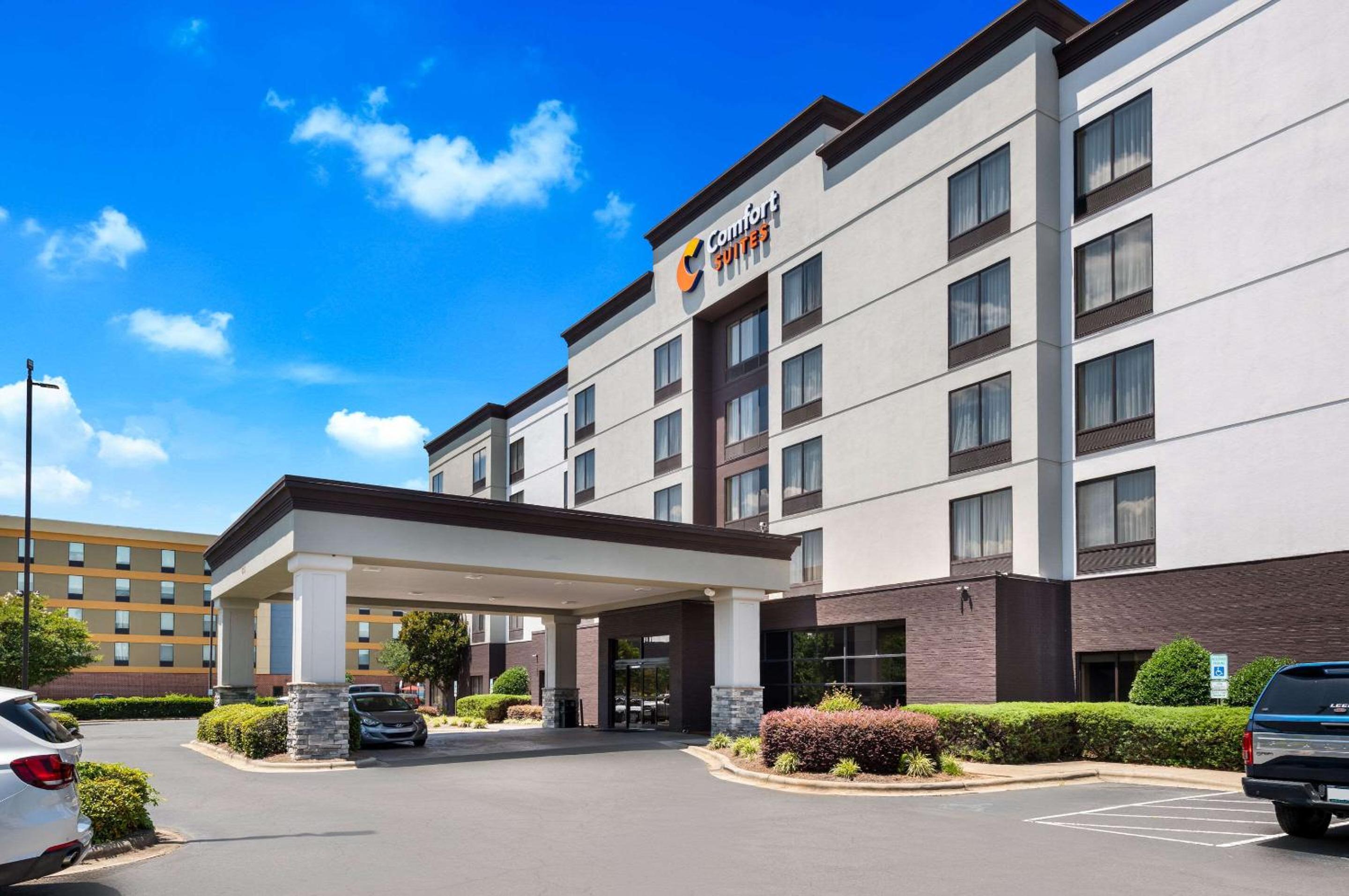 Hotel Comfort Suites Northlake - Image 1