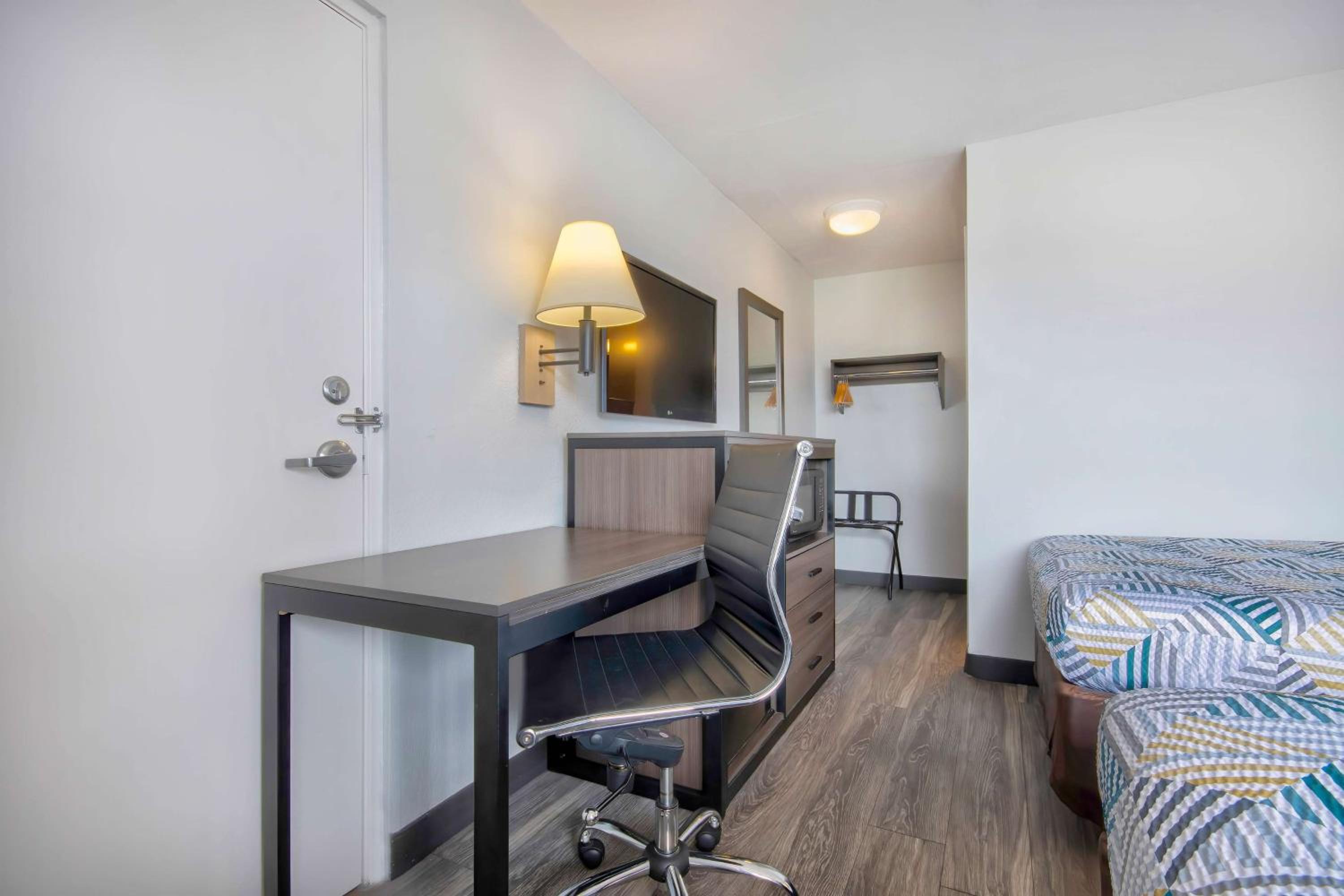 Jonesboro Vacations - Motel 6 Jonesboro - Property Image 25