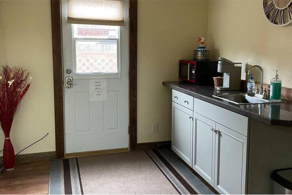 Parkway Yellowstone Guest House Apartment #5 view 3