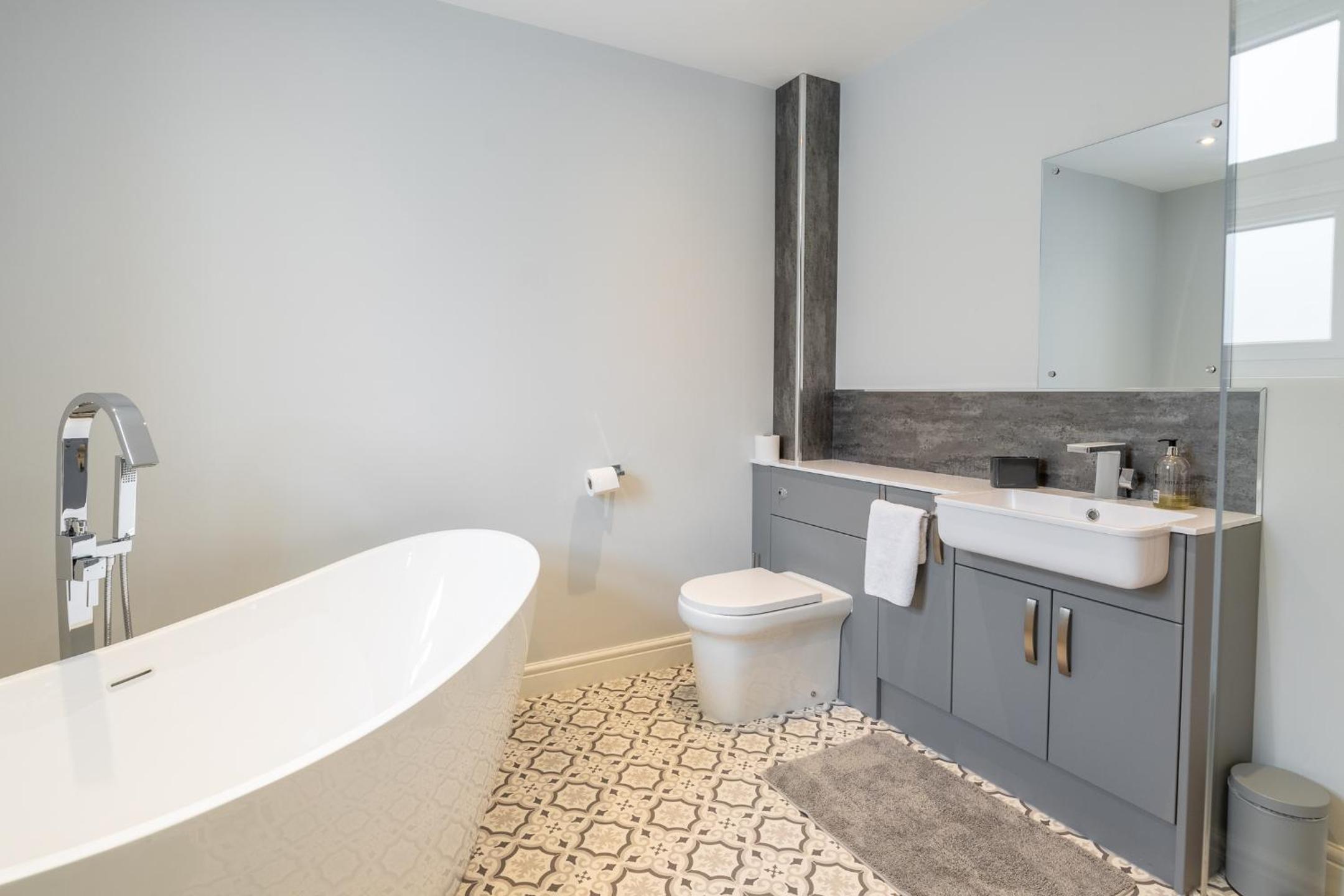The Orchard - Spacious 5 Bed view 5