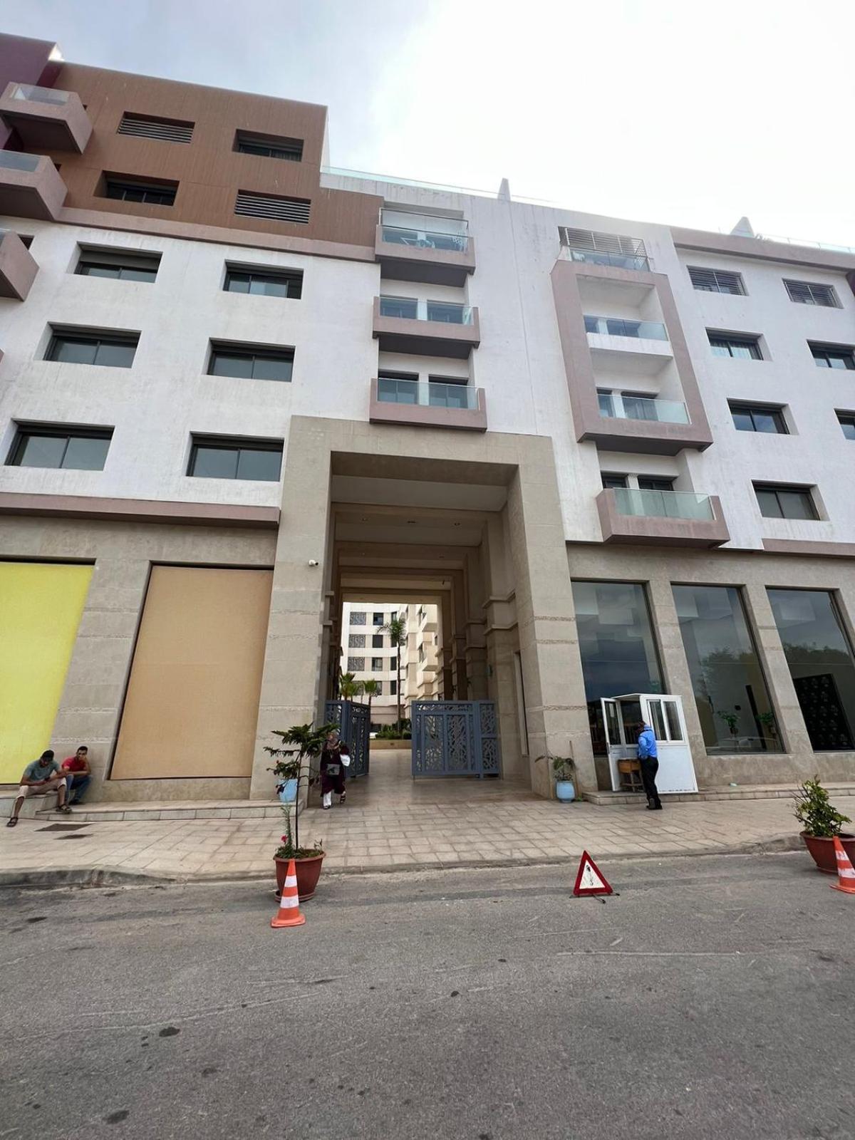 Gorgeous 2 Bedrooms Apartment in Bourgogne view 3