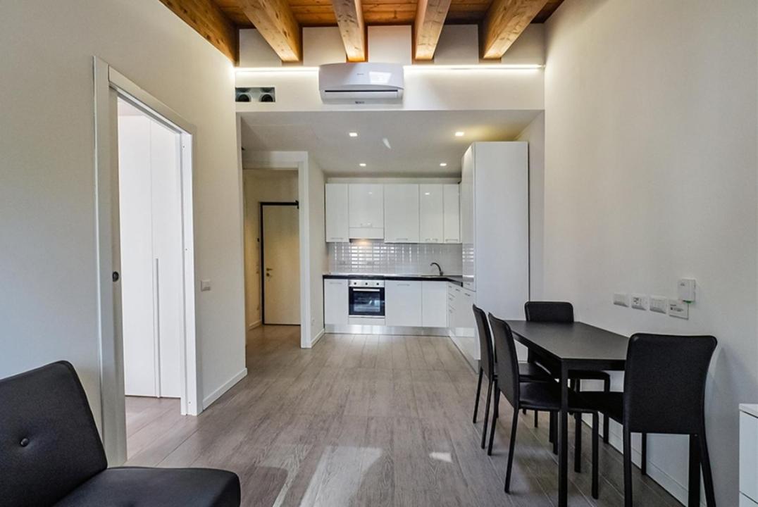 LUX Apartment 2 Milano Metro M2