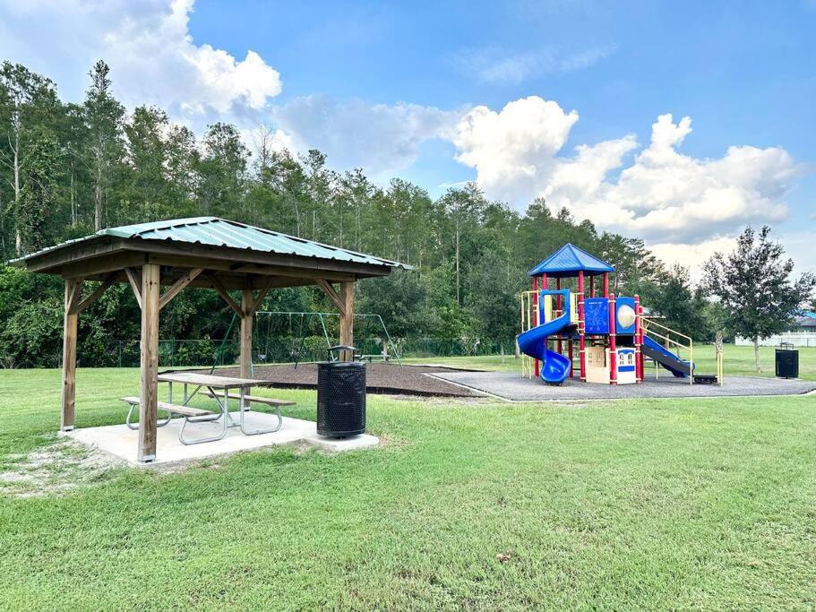 Superhost FREE Heated Pool 9 minutes to MCO 15 minutes to Disney Sleeps 8 view 5