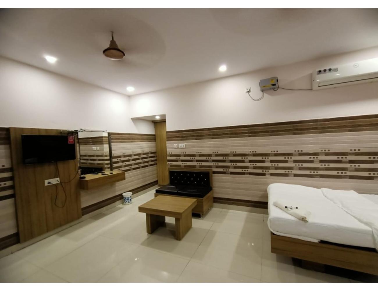 Chhabra Guest House, Kanpur view 2