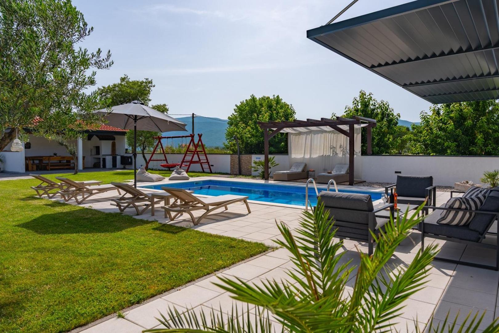 Villa Anja is a 4 bedroom villa with a 32 sqm heated pool near Imotski