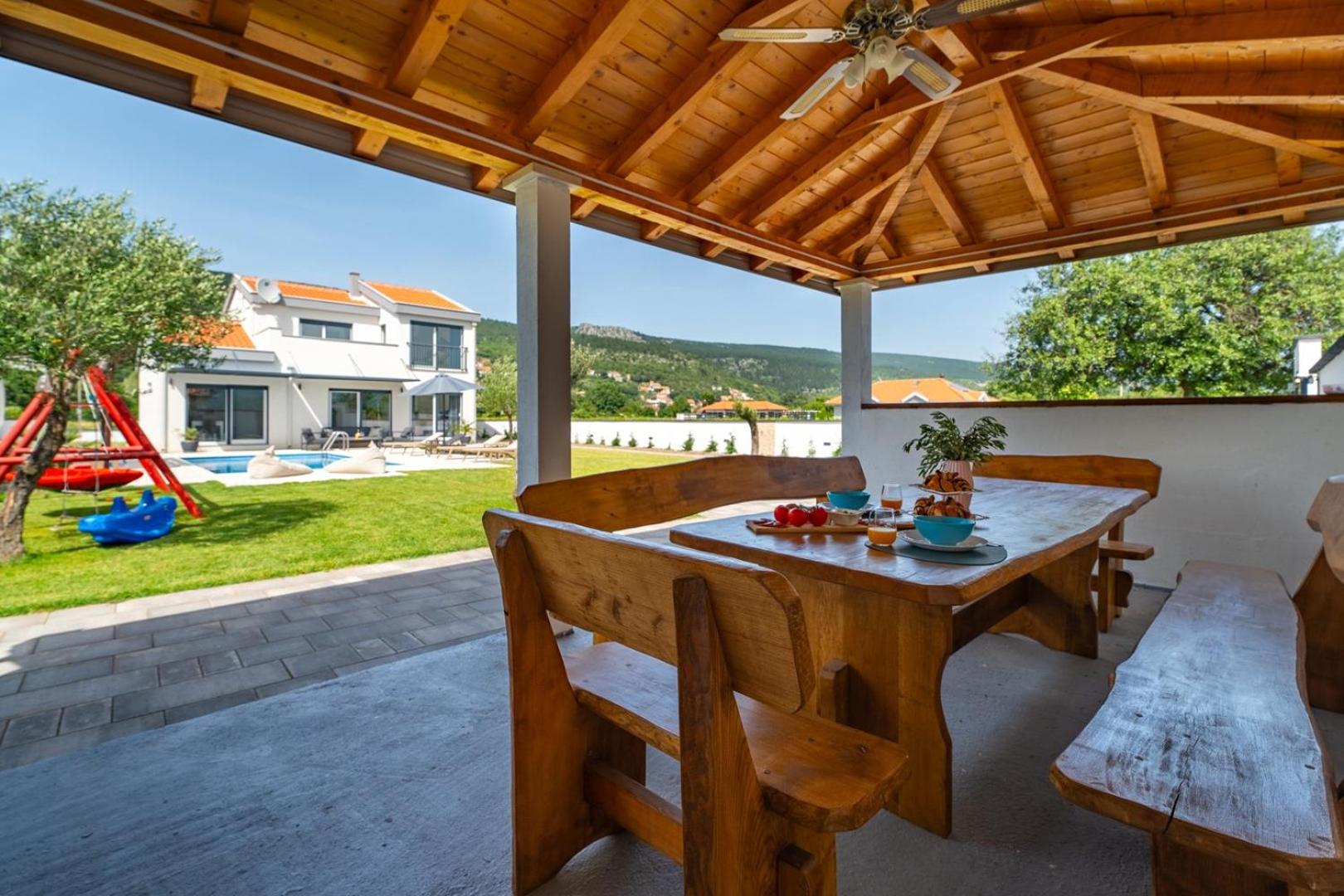 Villa Anja is a 4 bedroom villa with a 32 sqm heated pool near Imotski