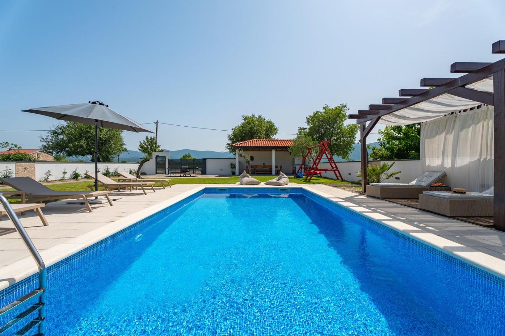 Villa Anja is a 4 bedroom villa with a 32 sqm heated pool near Imotski