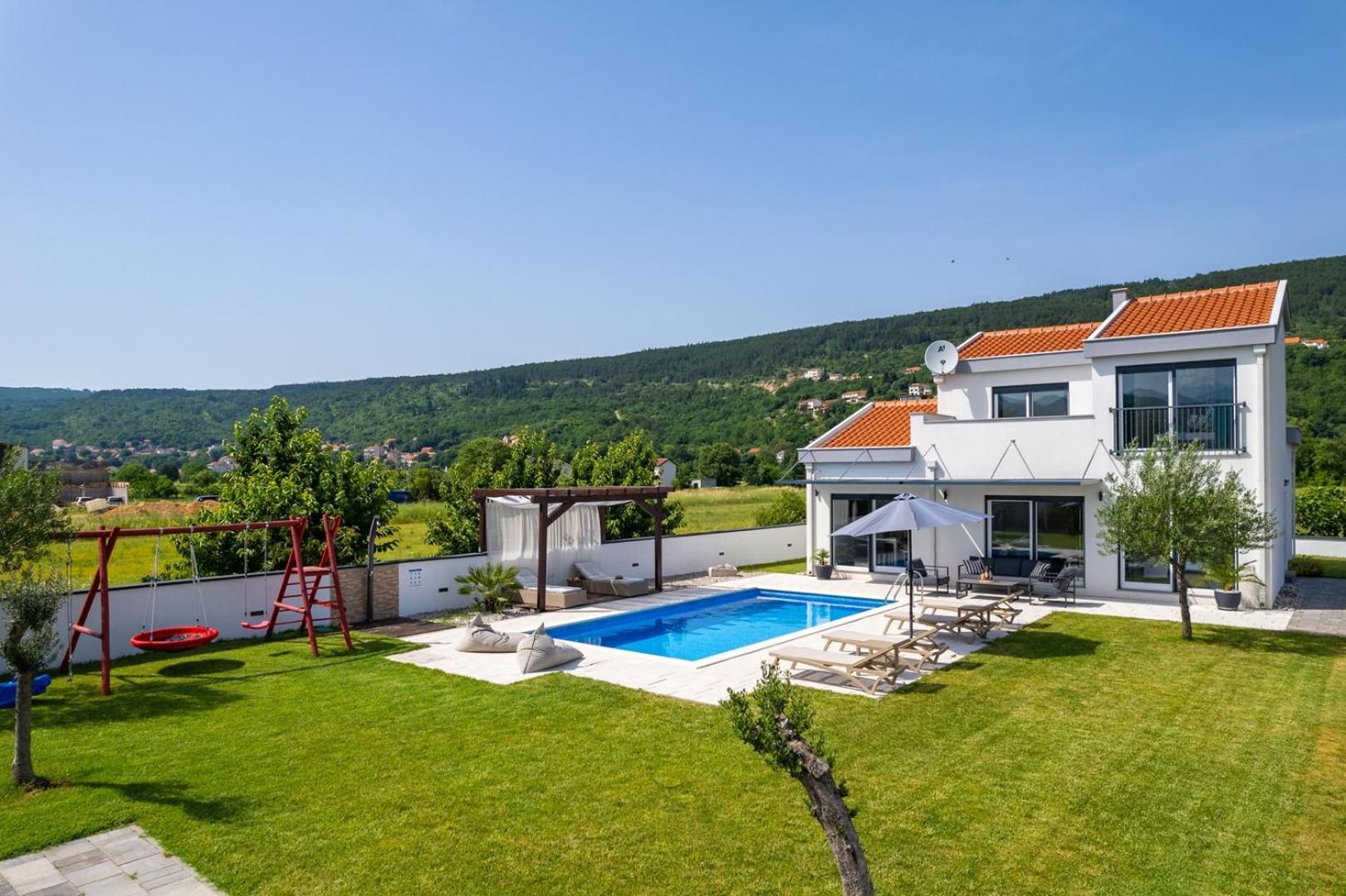 Villa Anja is a 4 bedroom villa with a 32 sqm heated pool near Imotski