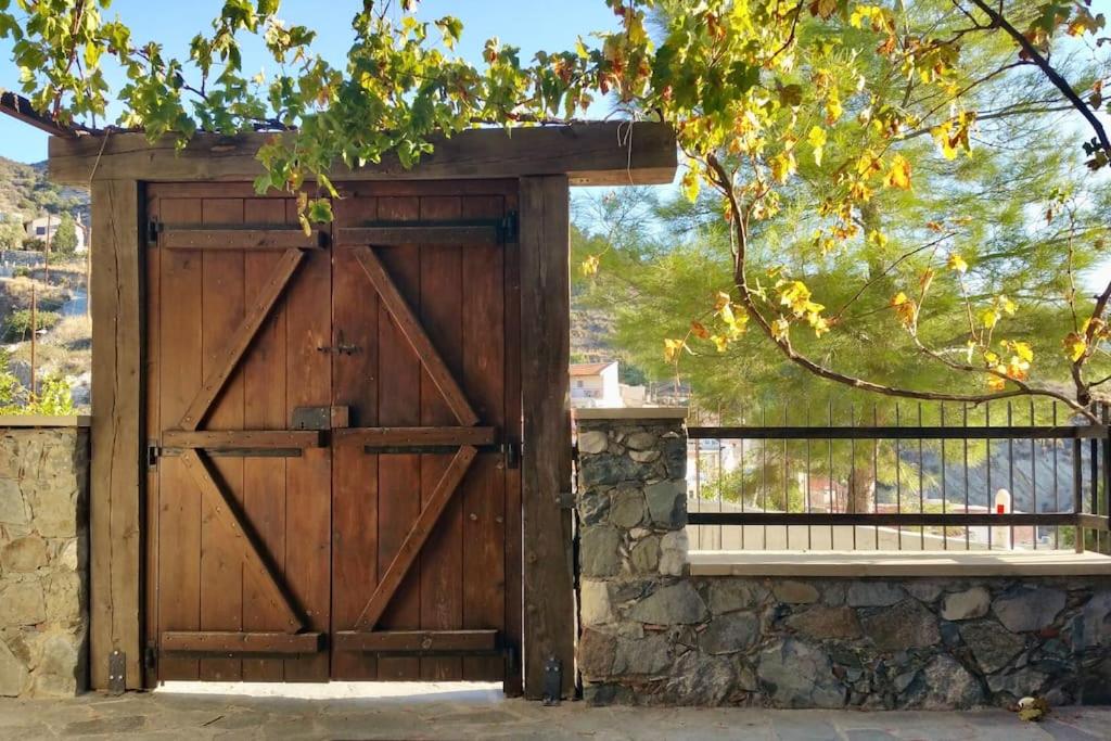 Traditional House with Mountain View - Dierona Village