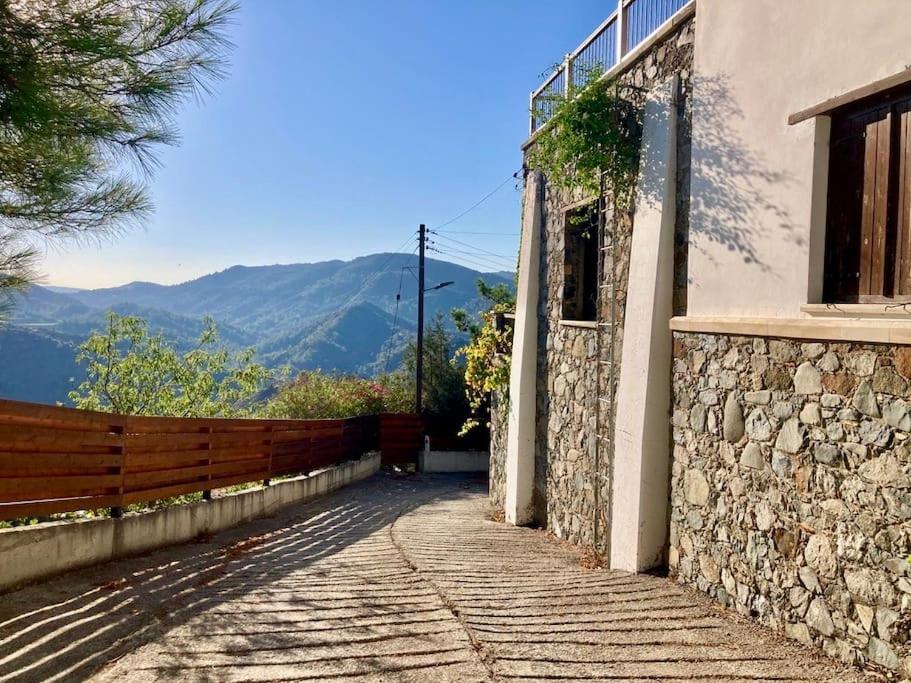 Traditional House with Mountain View - Dierona Village