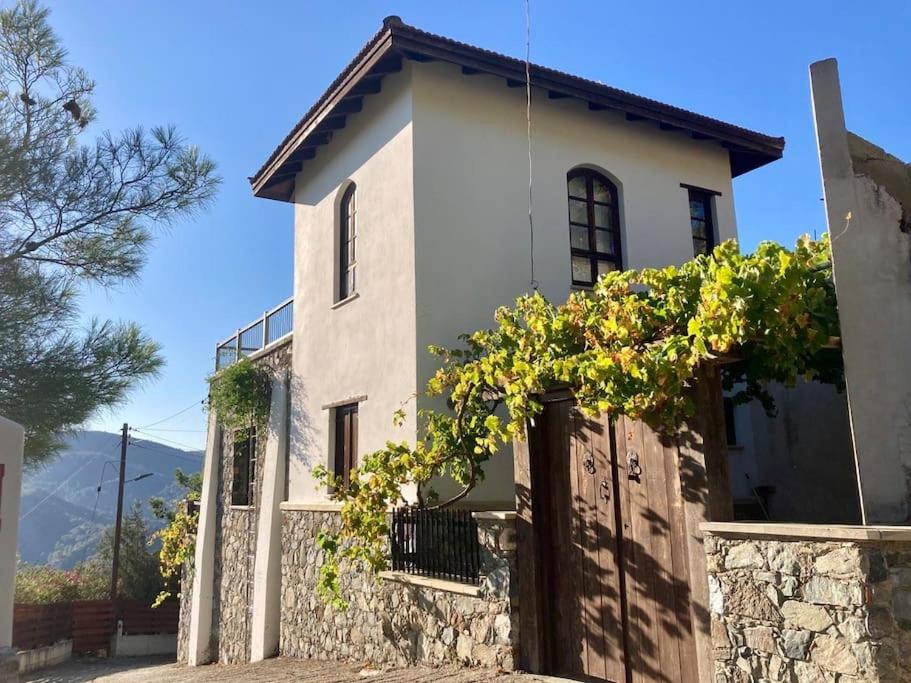 Traditional House with Mountain View - Dierona Village