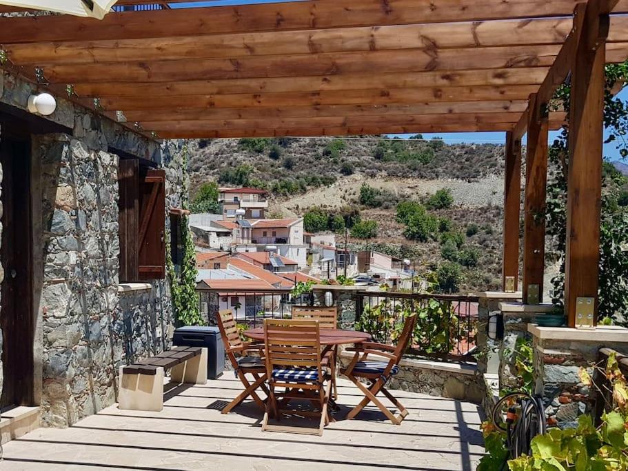 Traditional House with Mountain View - Dierona Village