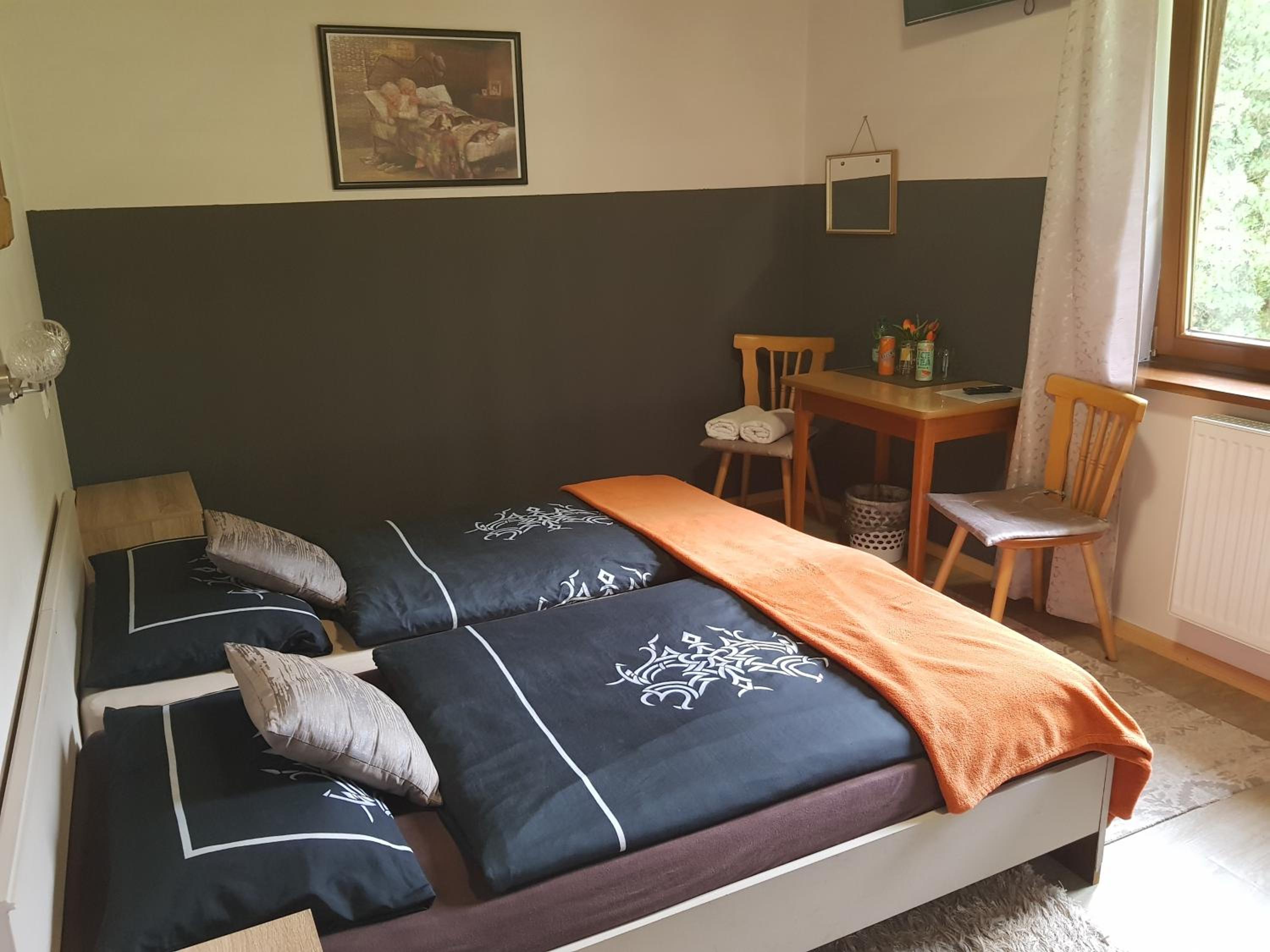 Tattoo PENSION mit Restaurant und Tattoo-Studio