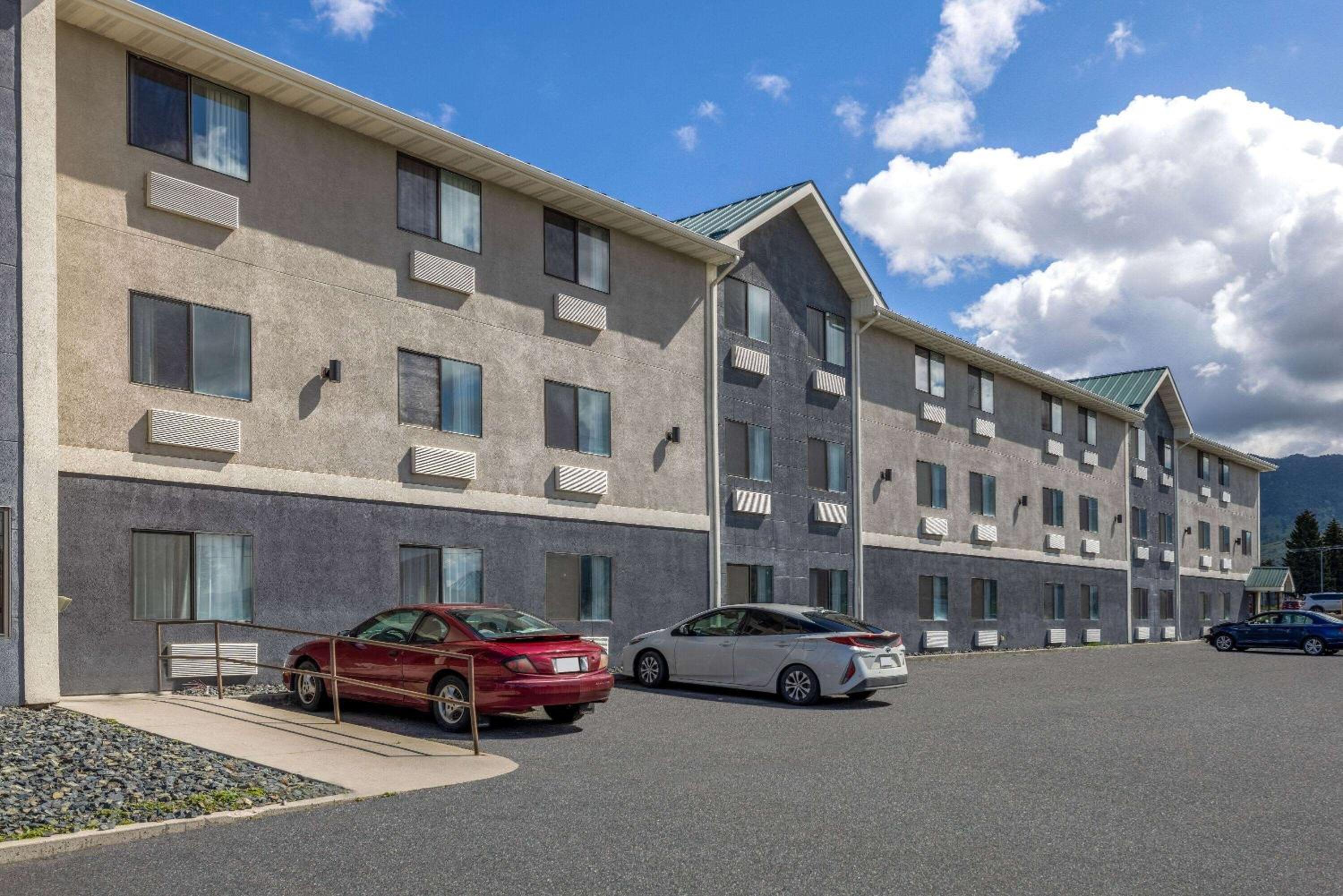 Wingate by Wyndham Butte City Center view 3