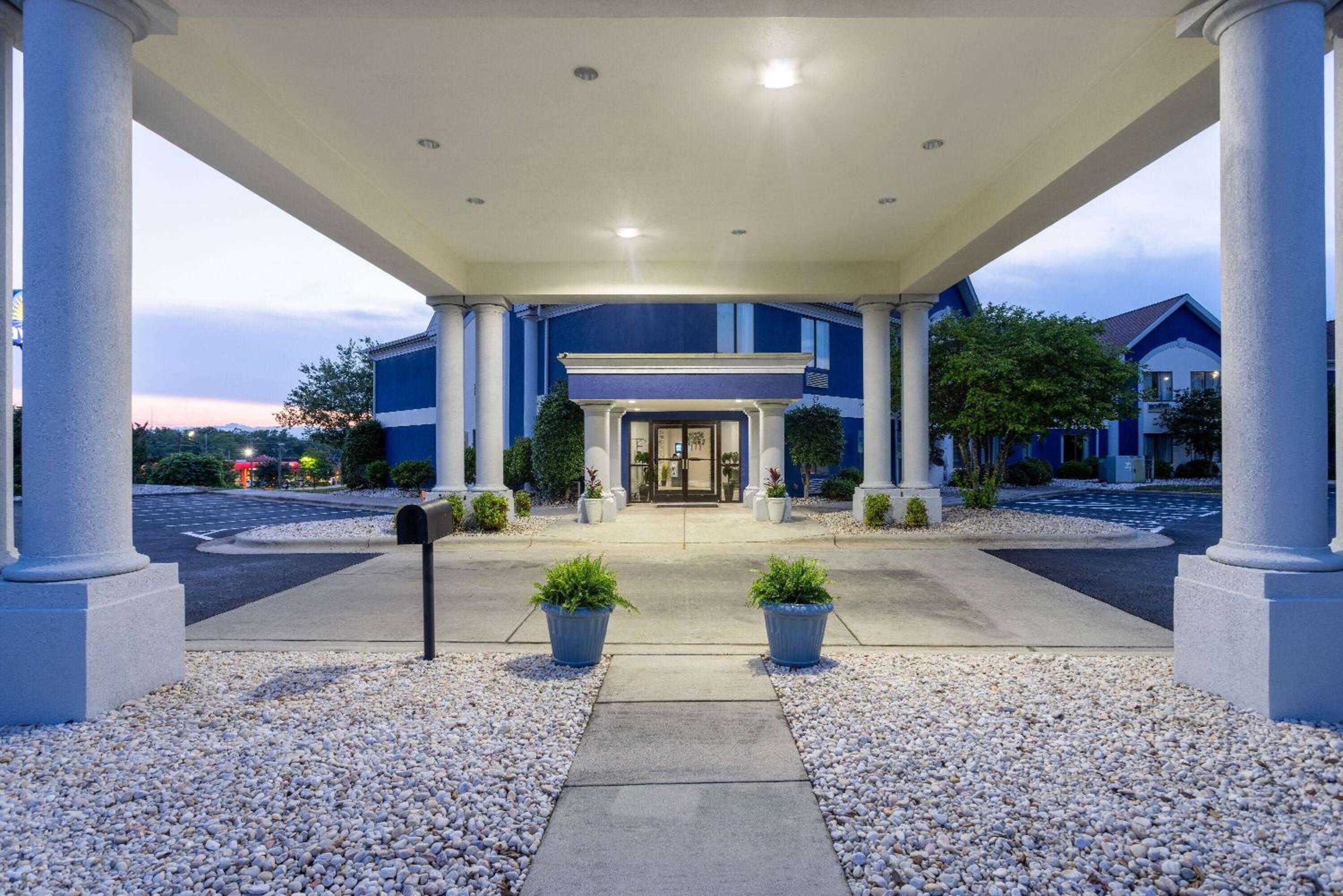 Days Inn by Wyndham Louisburg view 5