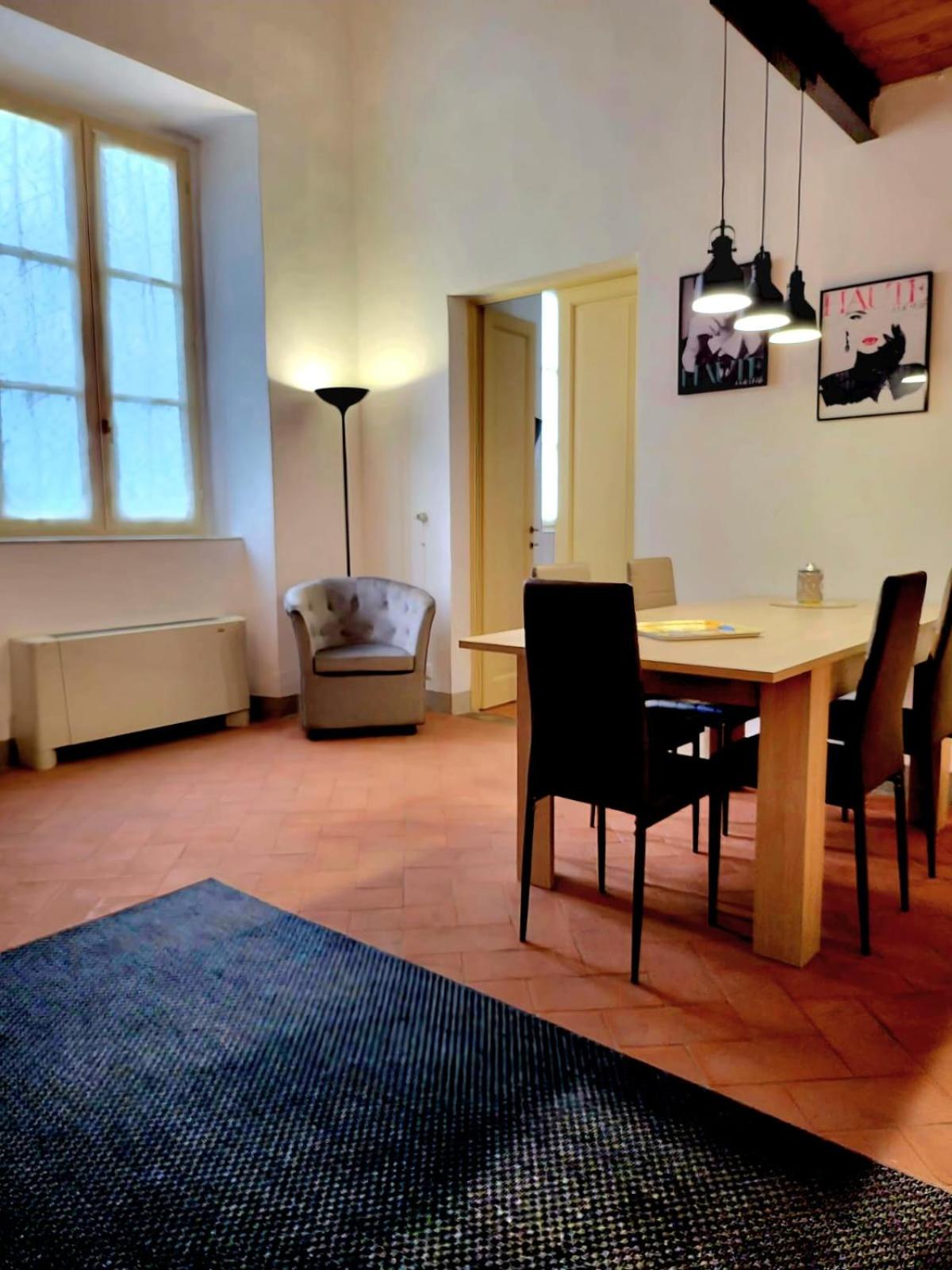 LA VILLA APARTMENTS - Convenient for Sardinia and Corsica - 4-5 beds -Private Parking included with Camera view 5