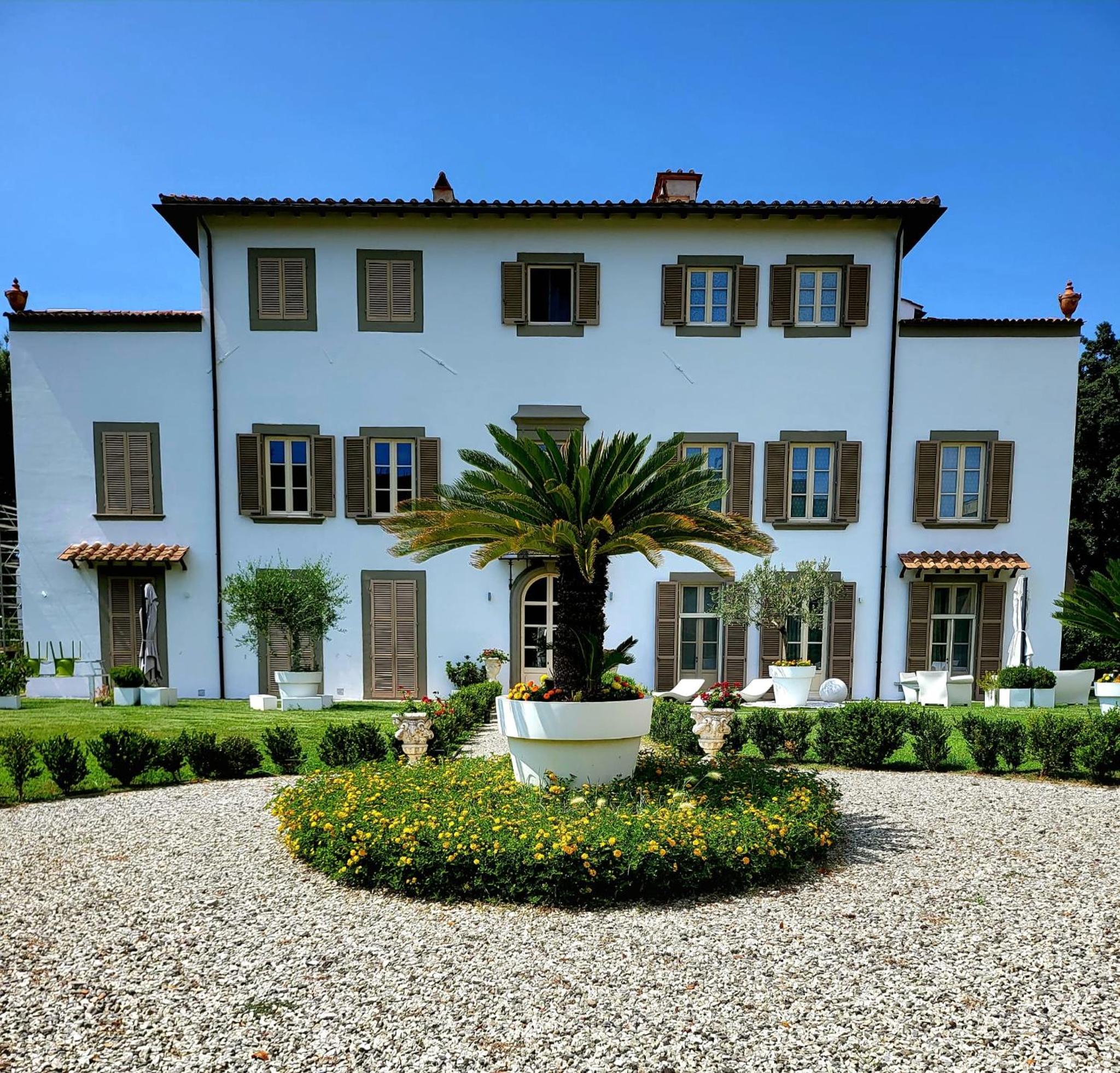 LA VILLA APARTMENTS - Convenient for Sardinia and Corsica - 4-5 beds -Private Parking included with Camera view 2