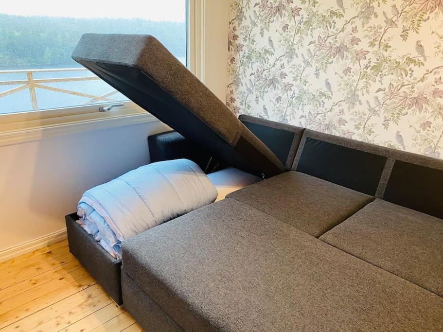 Trevligt fritidshus med stor terrasse mot sjöen view 5