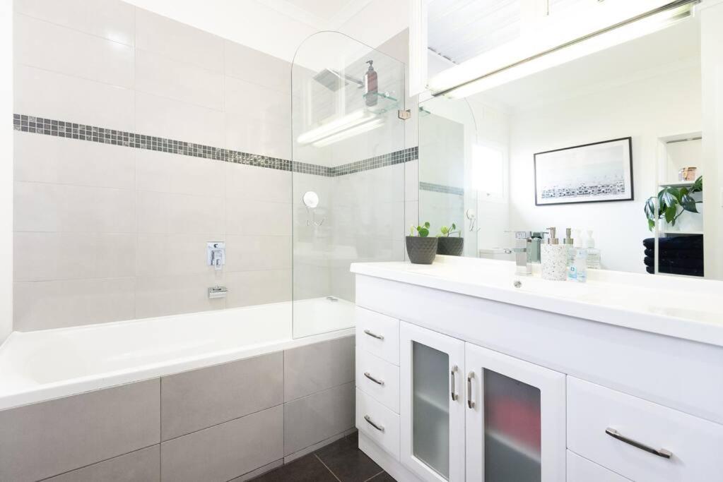 3 BR home family friendly beautiful views of the city