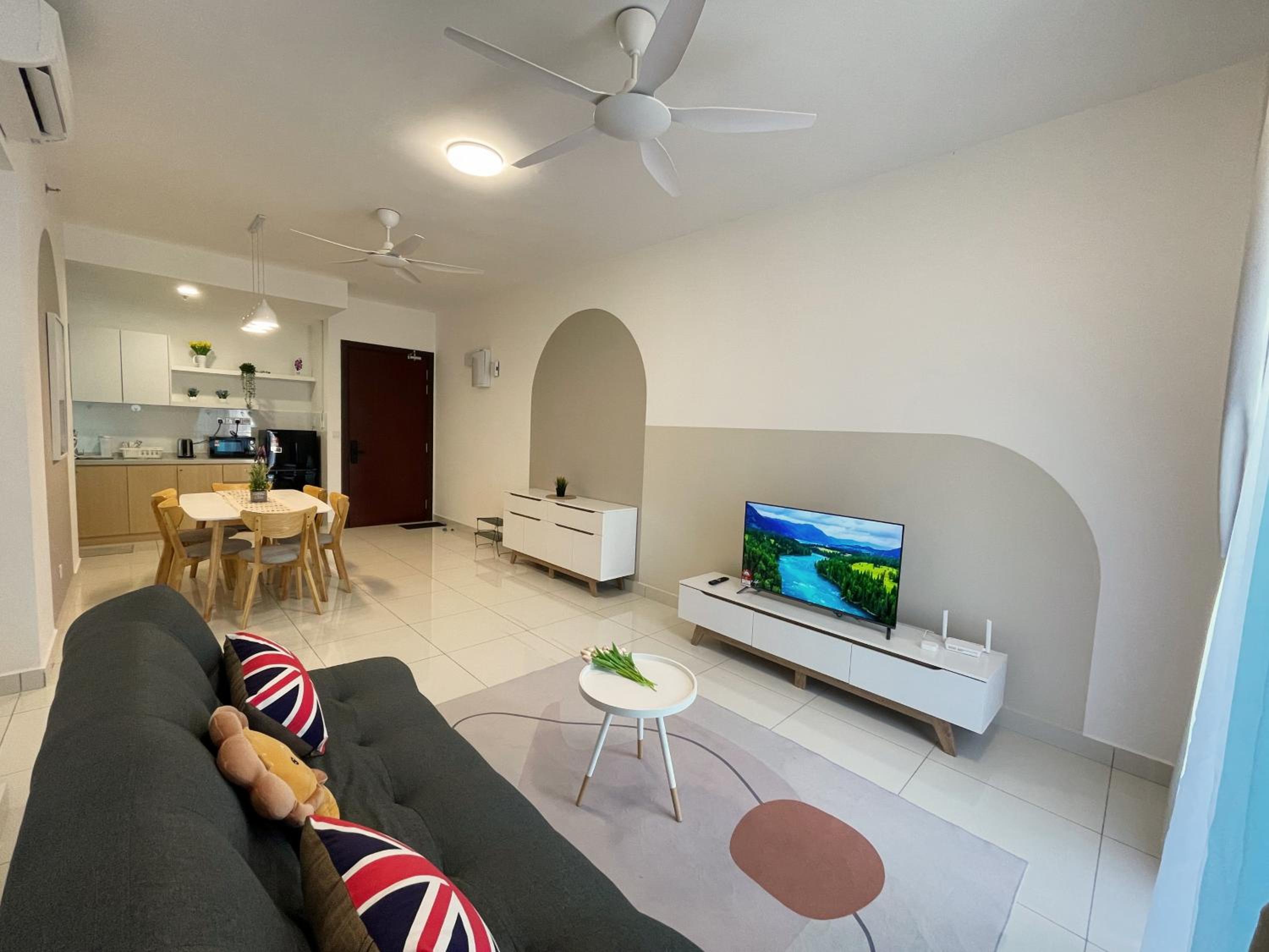 Inspirasi Mont Kiara 3 Rooms Balcony Free WIFI & Carpark By The Homez