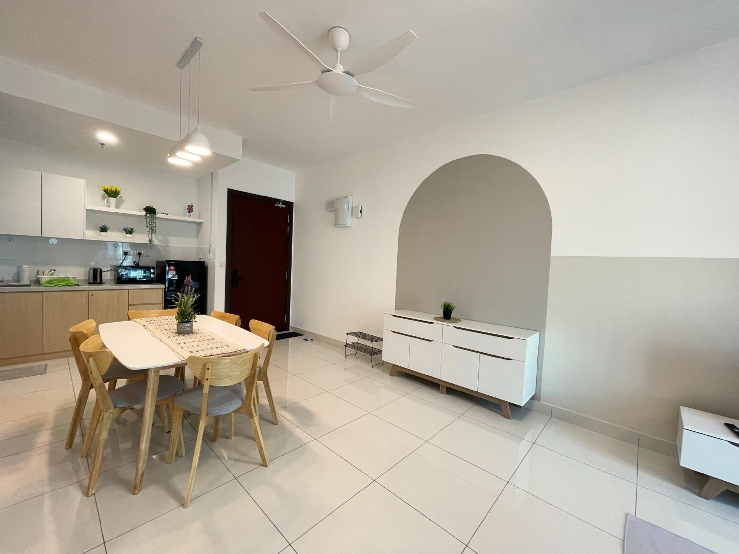 Inspirasi Mont Kiara 3 Rooms Balcony Free WIFI & Carpark By The Homez