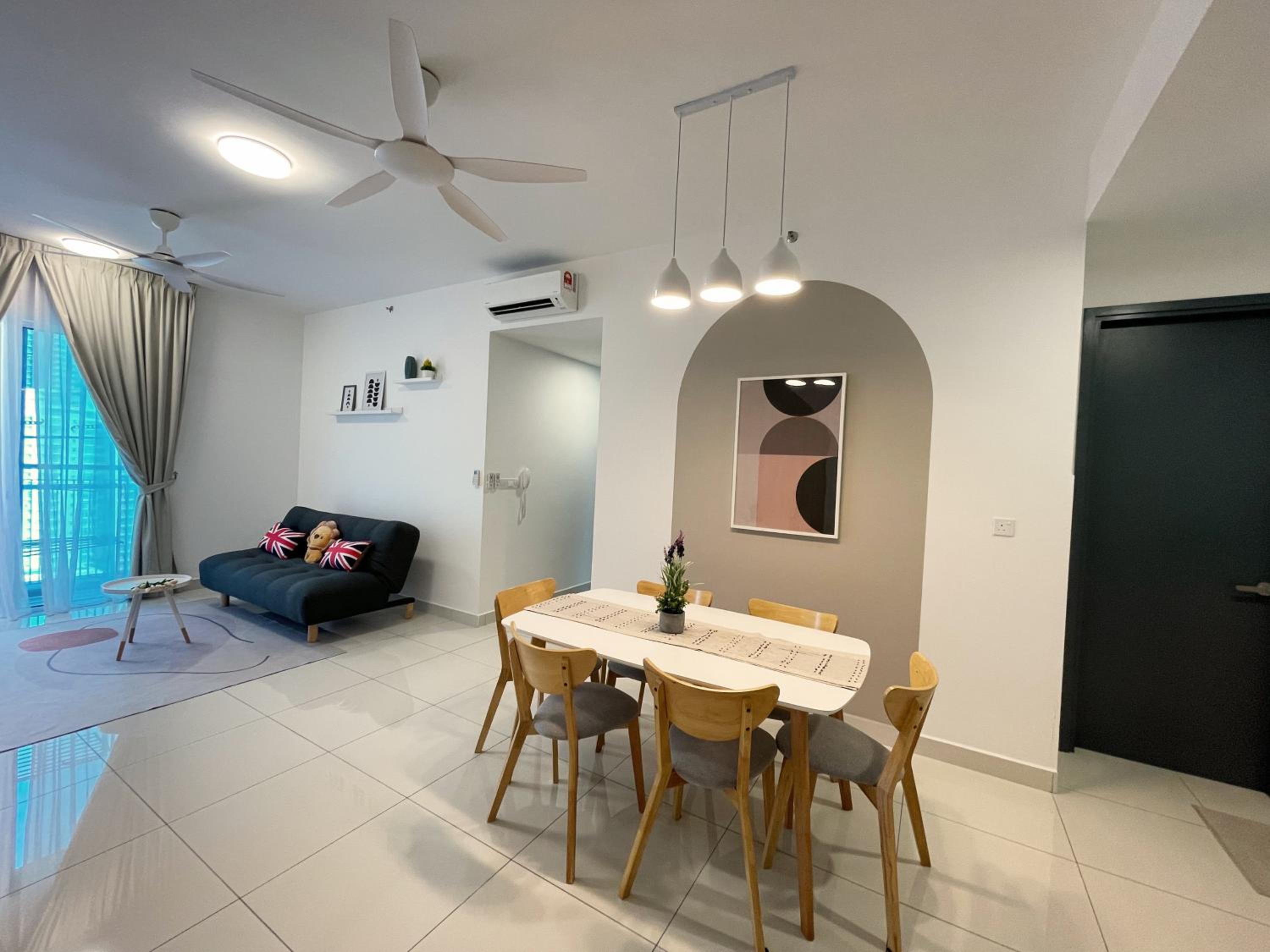 Inspirasi Mont Kiara 3 Rooms Balcony Free WIFI & Carpark By The Homez