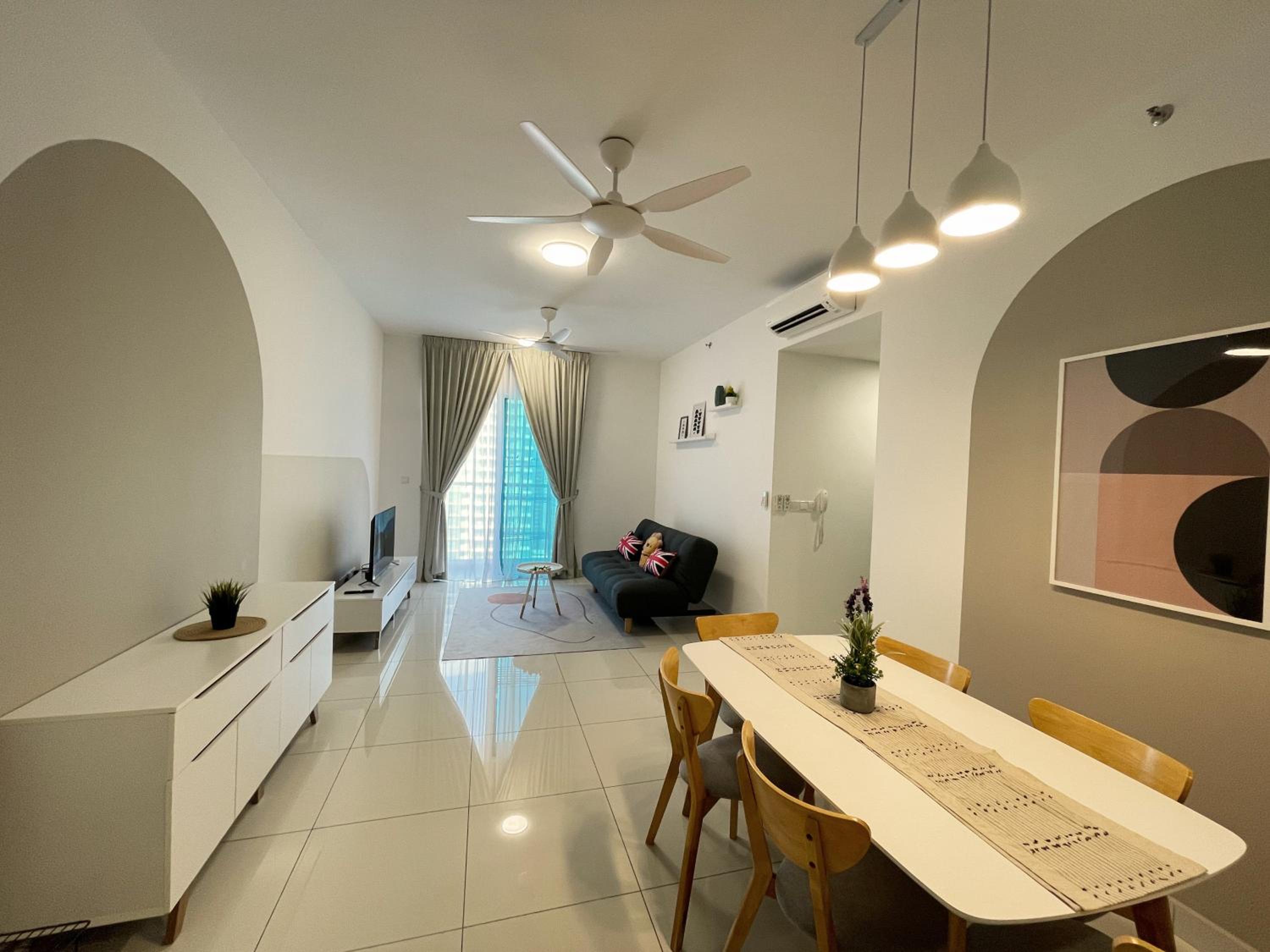 Inspirasi Mont Kiara 3 Rooms Balcony Free WIFI & Carpark By The Homez