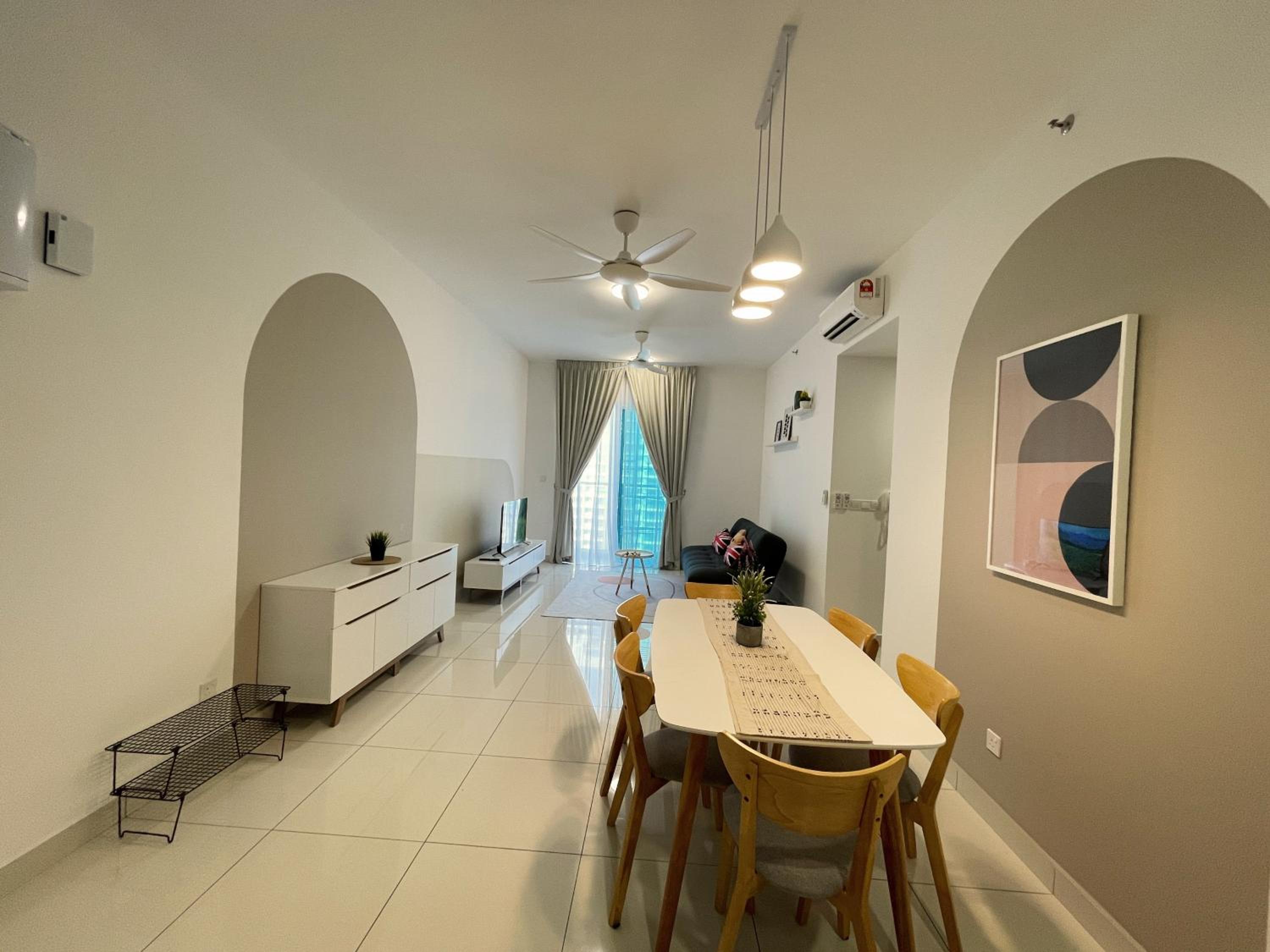 Inspirasi Mont Kiara 3 Rooms Balcony Free WIFI & Carpark By The Homez