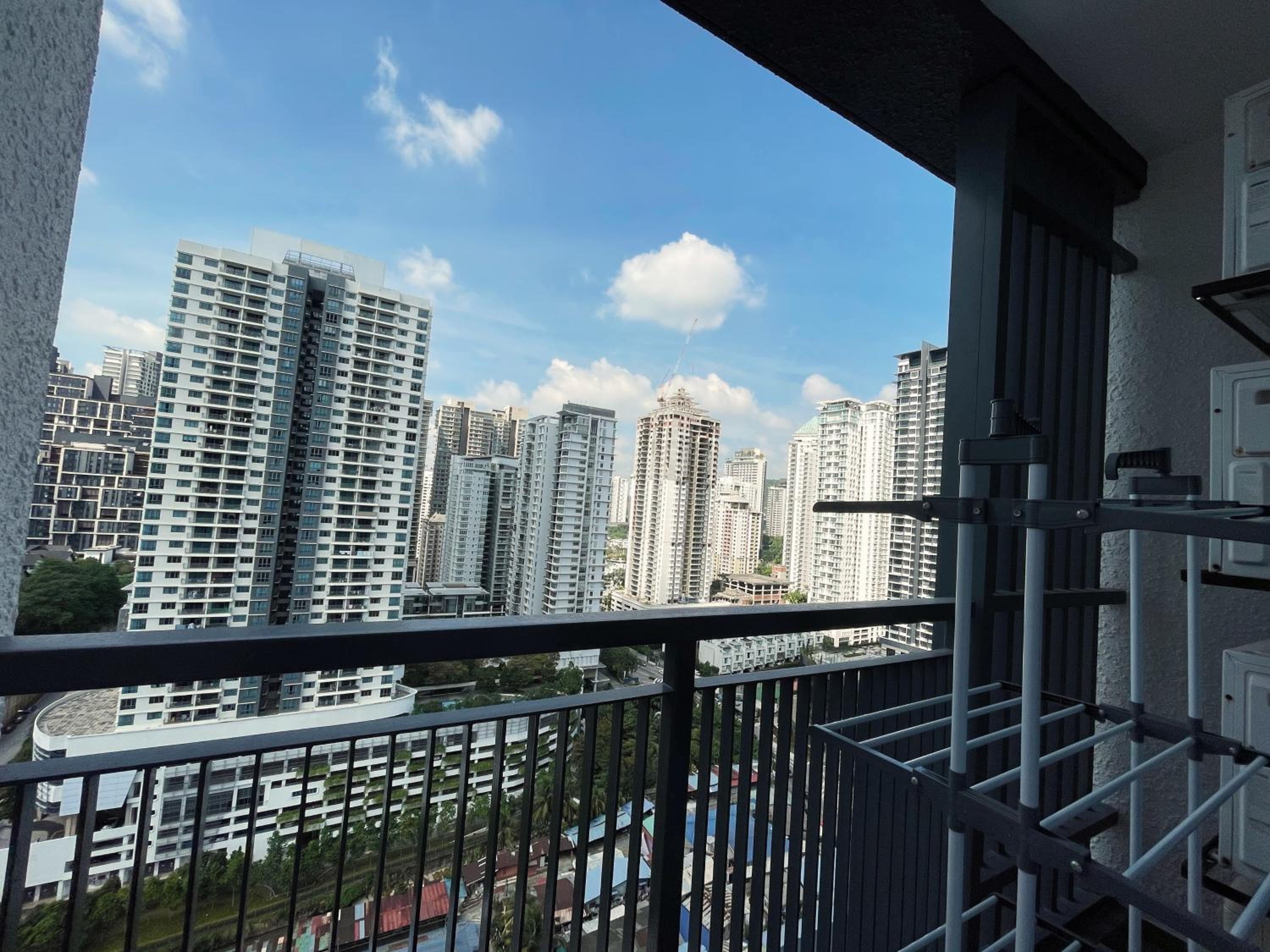 Inspirasi Mont Kiara 3 Rooms Balcony Free WIFI & Carpark By The Homez