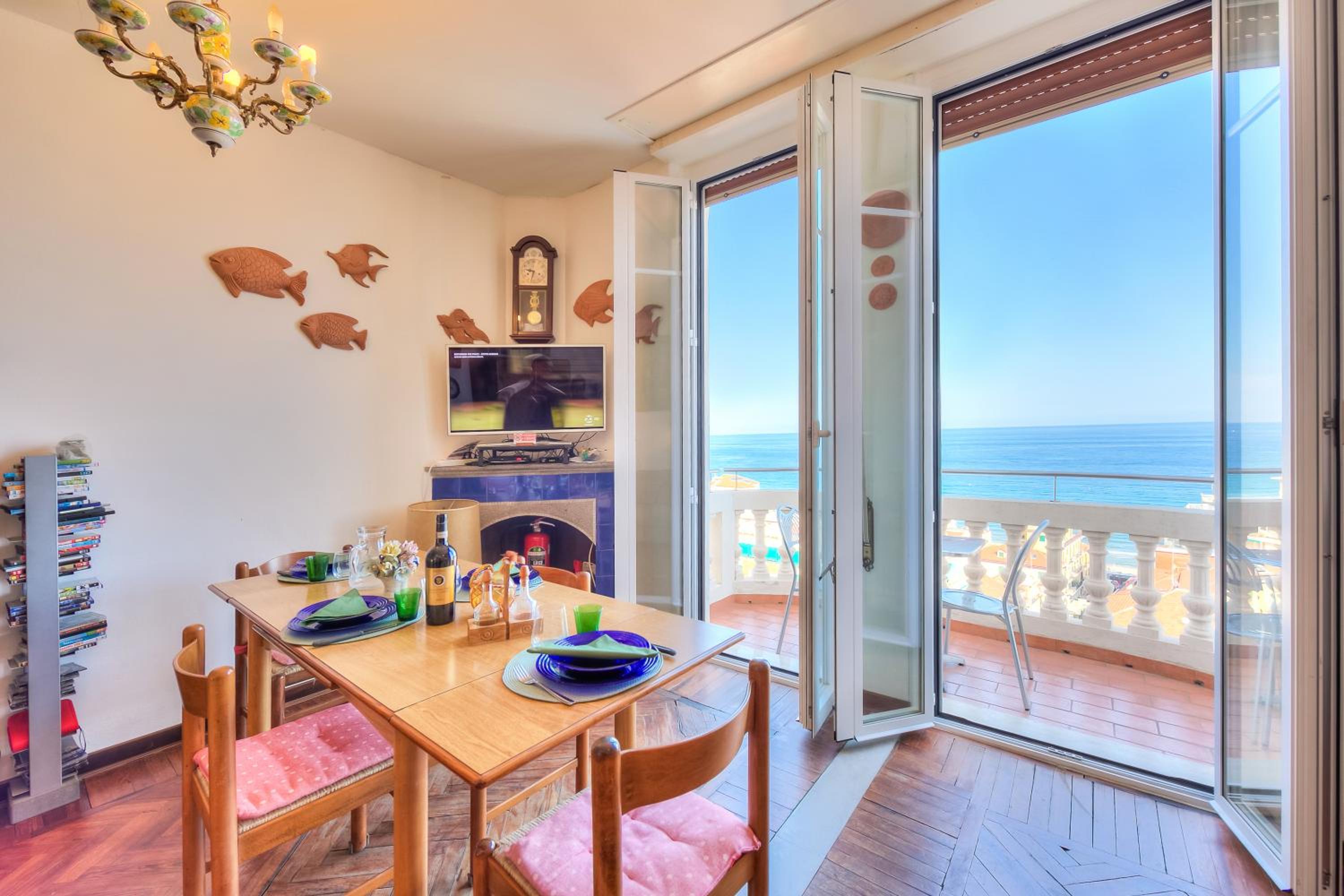 La Vie Enchanting Sea View - Happy Rentals