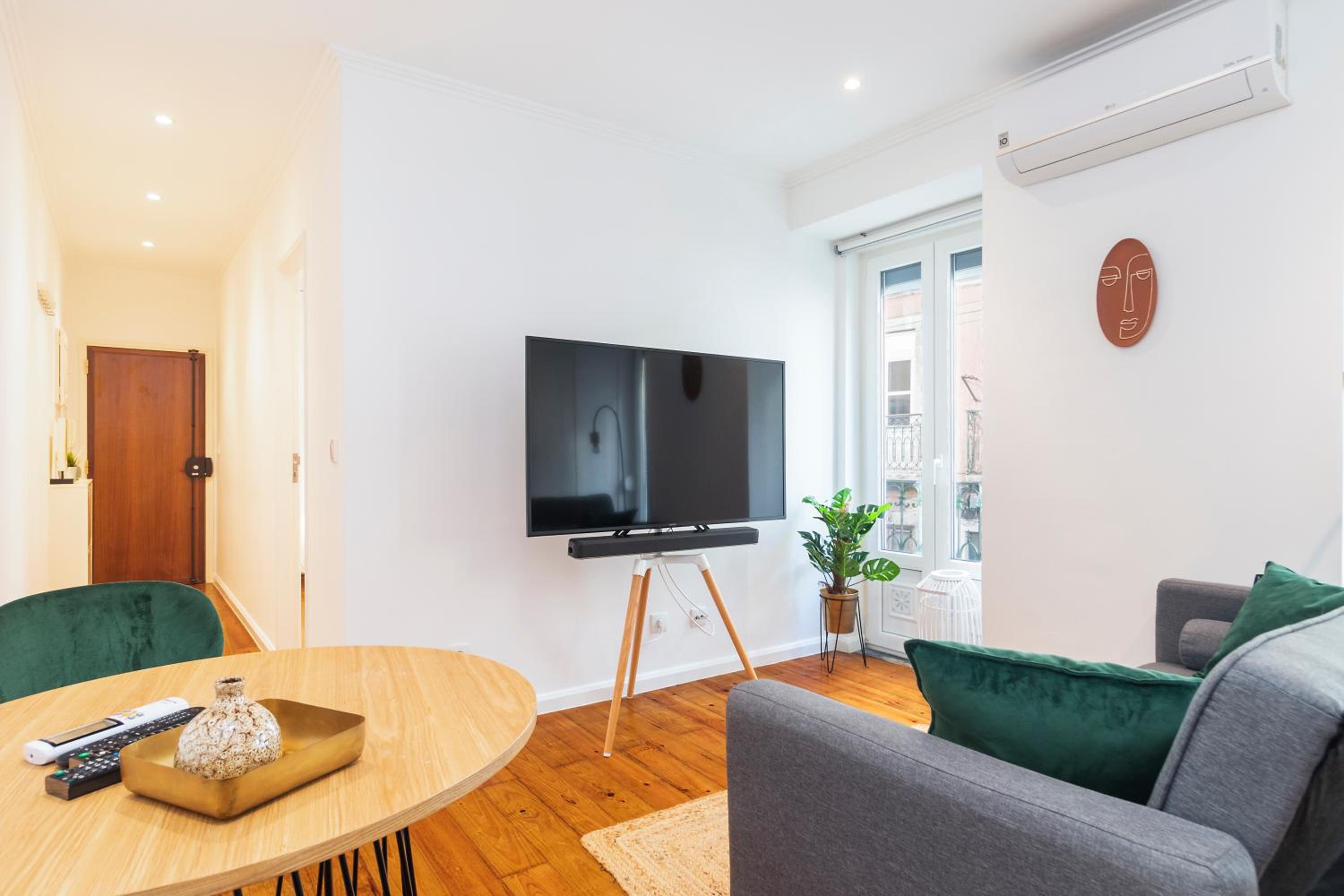 Apartment 1 Bedroom with AC Fiber Optic Internet
