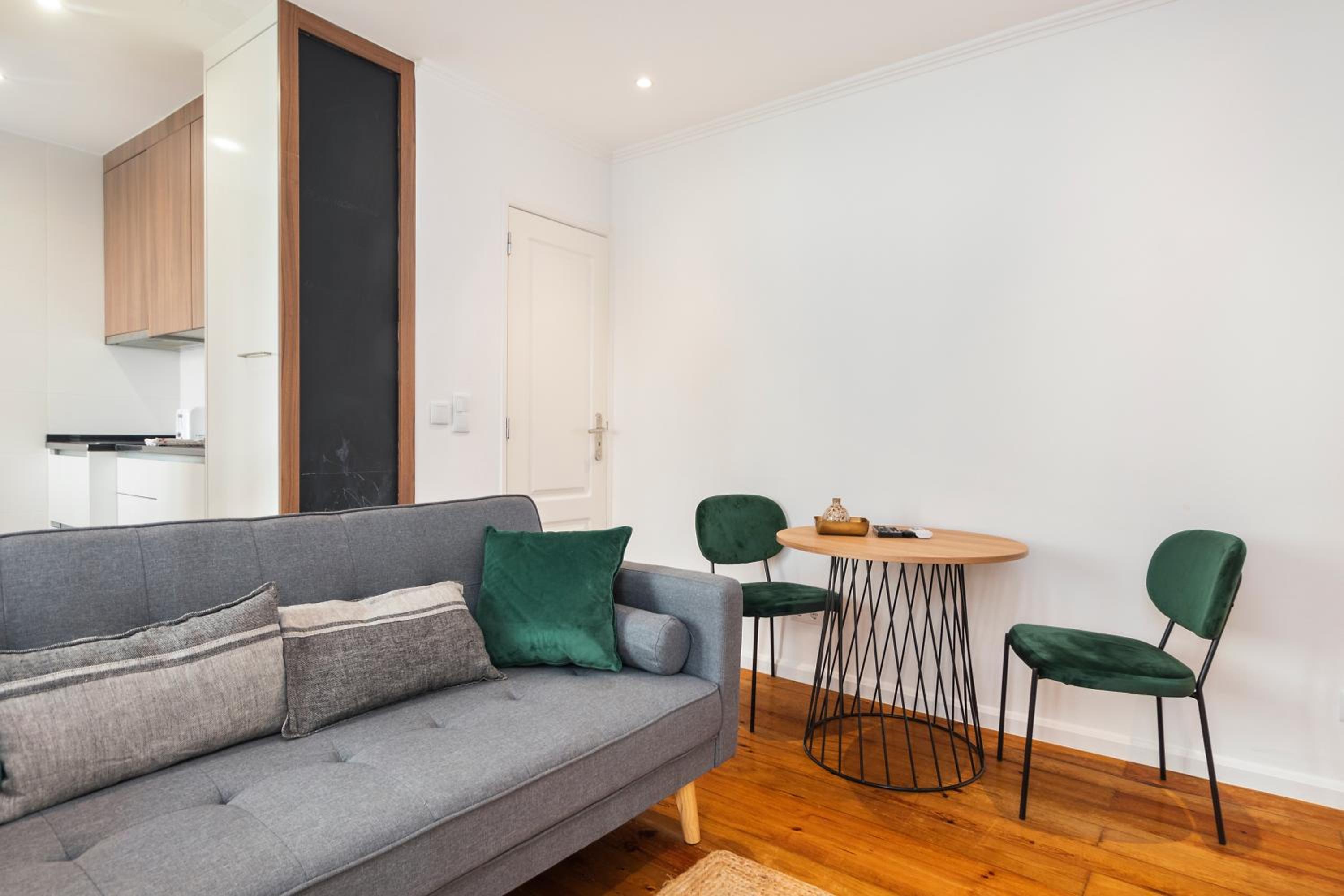 Apartment 1 Bedroom with AC Fiber Optic Internet